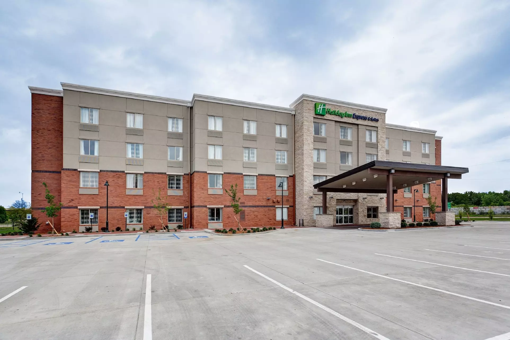 Holiday Inn Express & Suites Manhattan by IHG - Primary Image