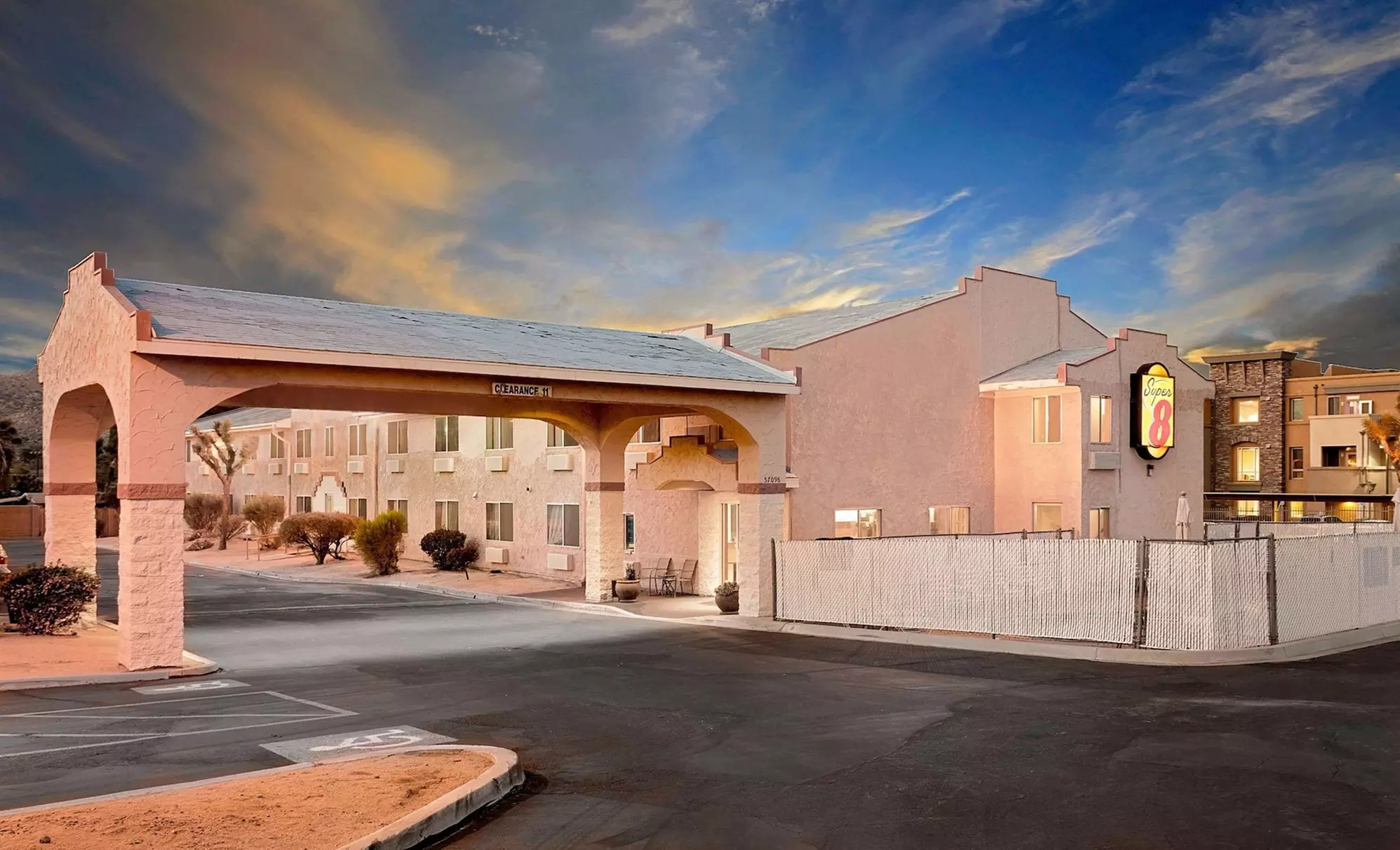 Super 8 by Wyndham Yucca Val/Joshua Tree Nat Pk Area - Primary Image