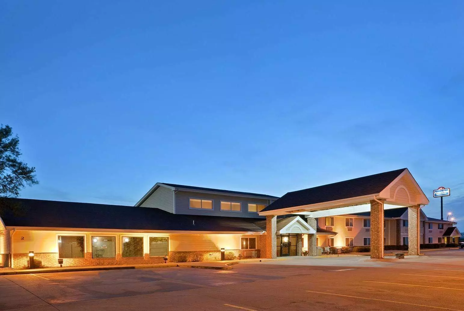 AmericInn by Wyndham West Burlington - Primary Image