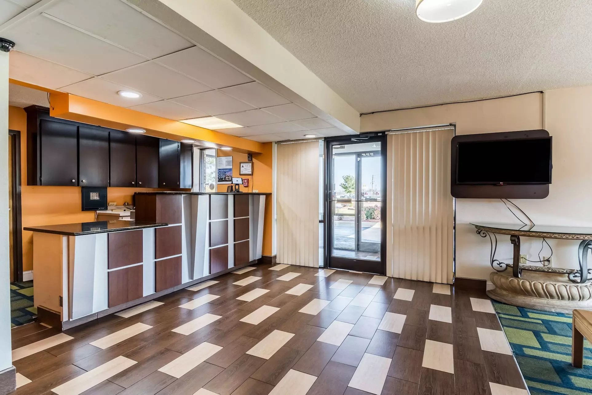 Motel 6 Kenly, NC - Primary Image
