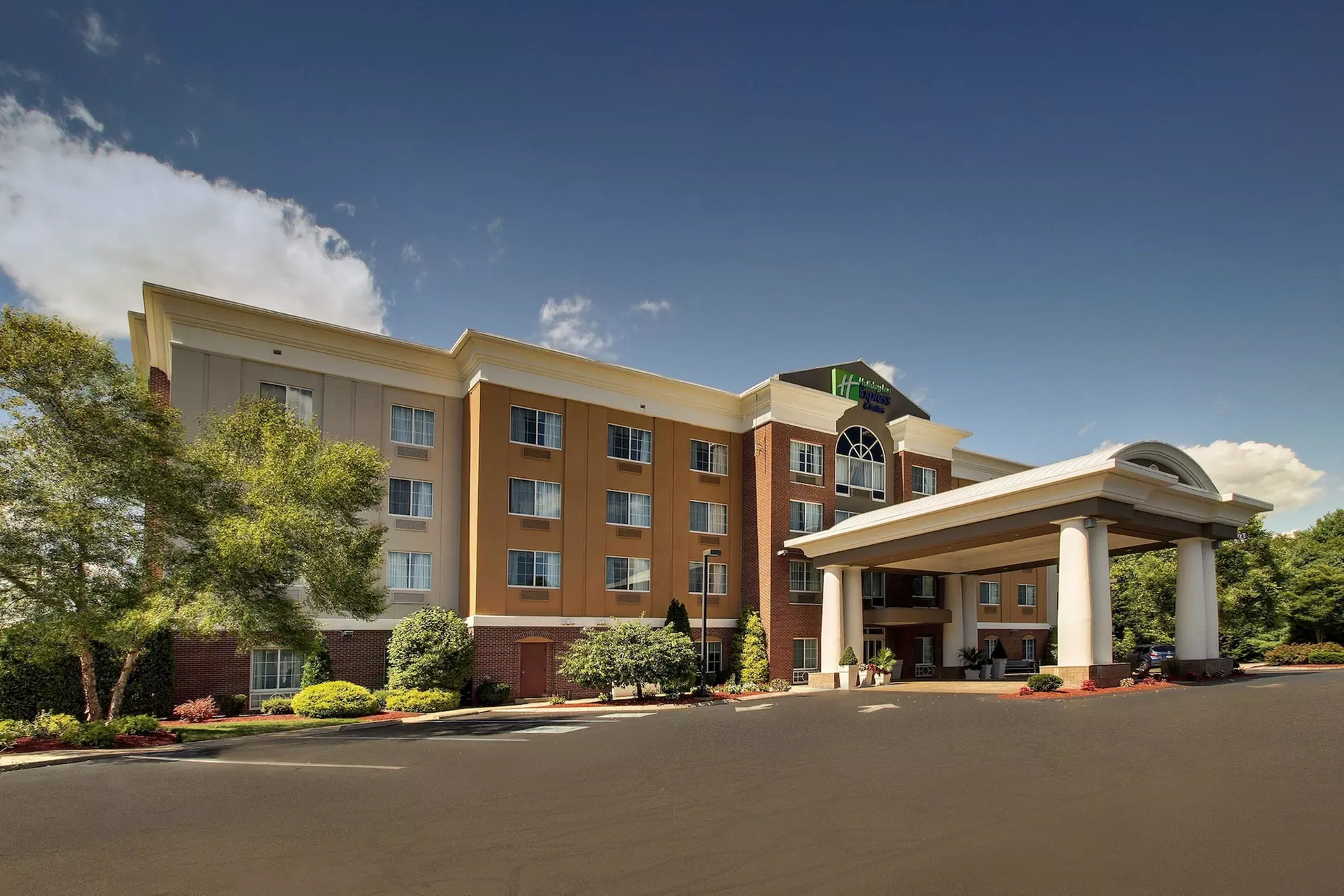 Holiday Inn Express Hotel & Suites Middleboro Raynham by IHG - Primary Image