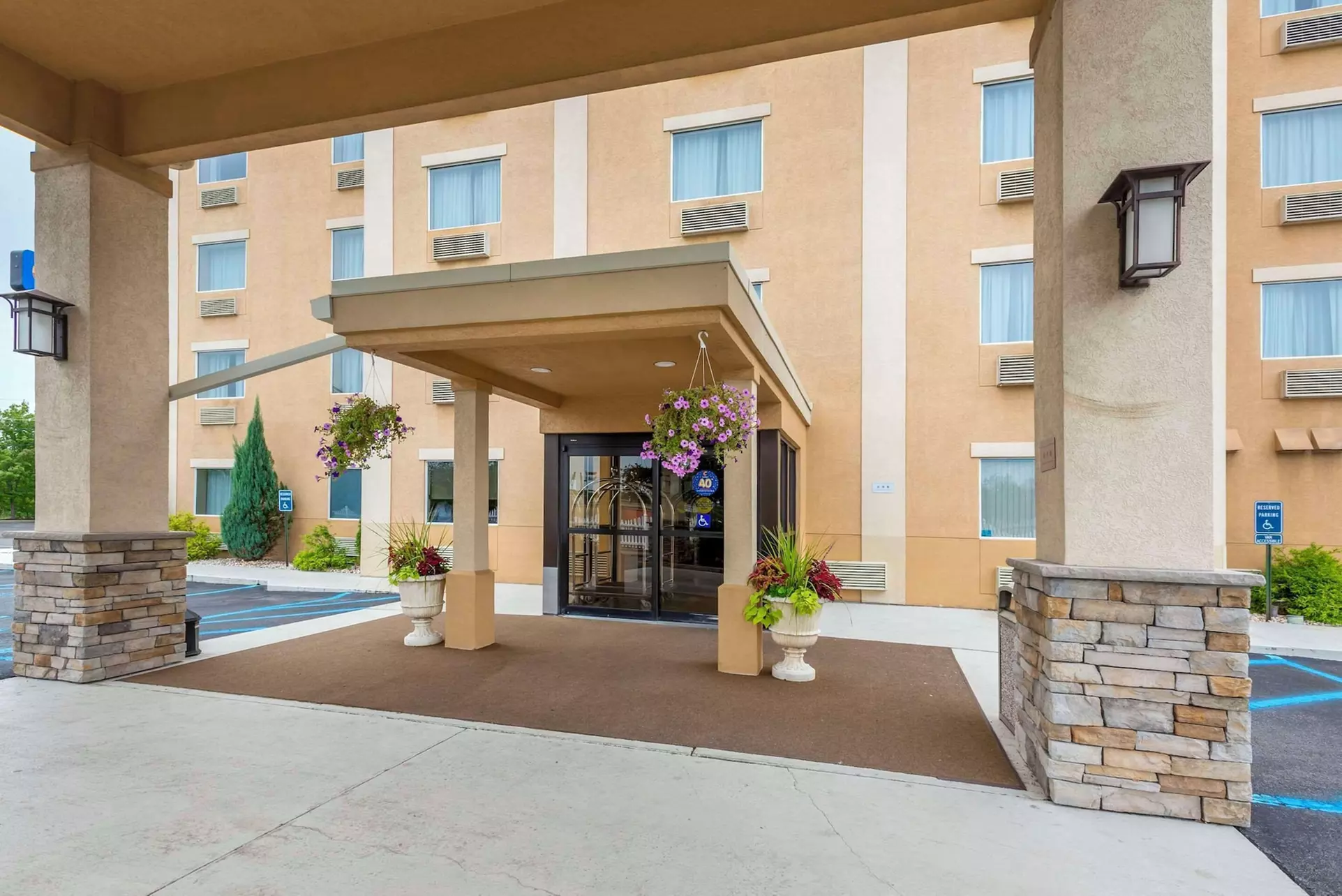 Comfort Inn & Suites Wilkes Barre - Arena - Primary Image