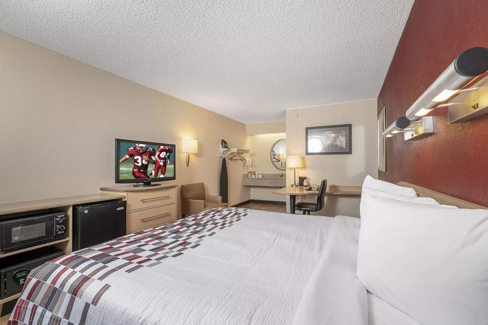 Red Roof Inn Detroit - Roseville/ St Clair Shores - Primary Image