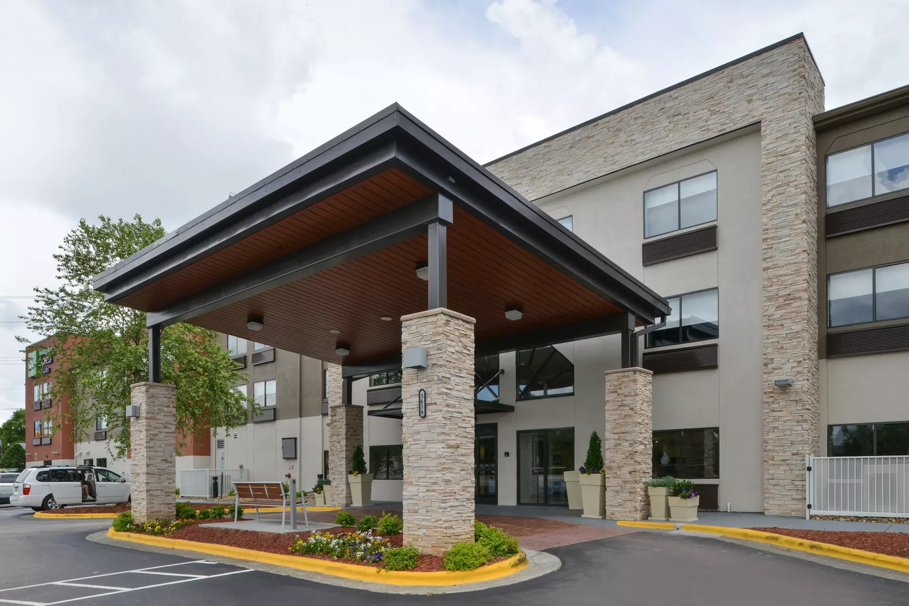 Holiday Inn Express & Suites Raleigh NE - Medical Ctr Area by IHG - Primary Image