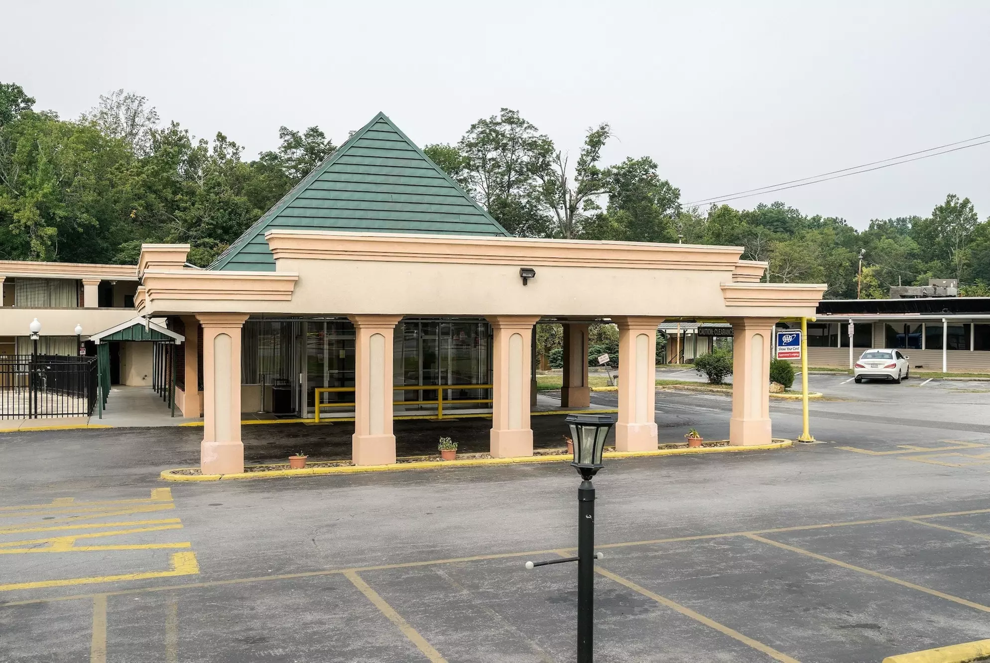 Rodeway Inn University - Primary Image