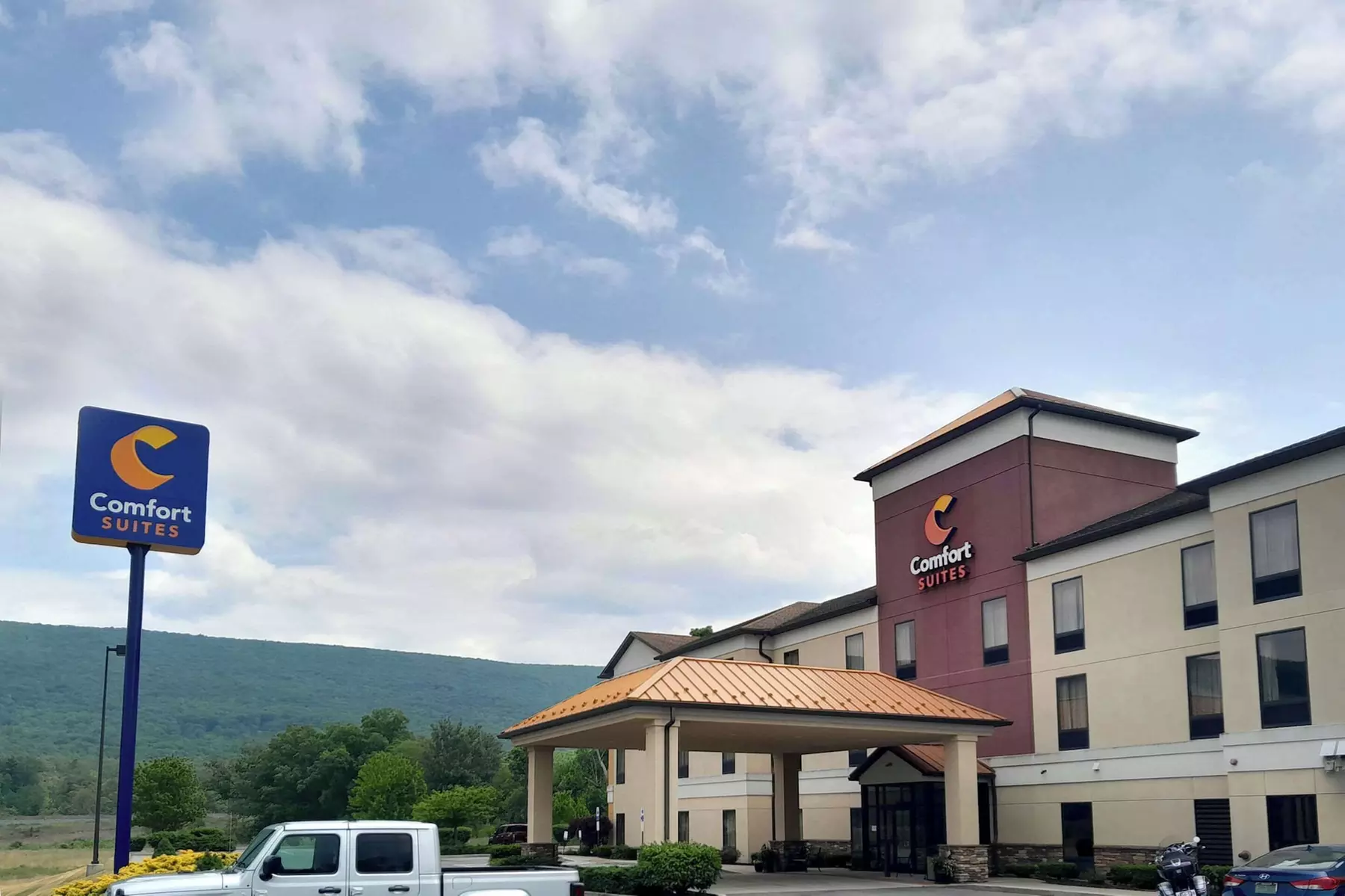 Comfort Suites Altoona North - Primary Image