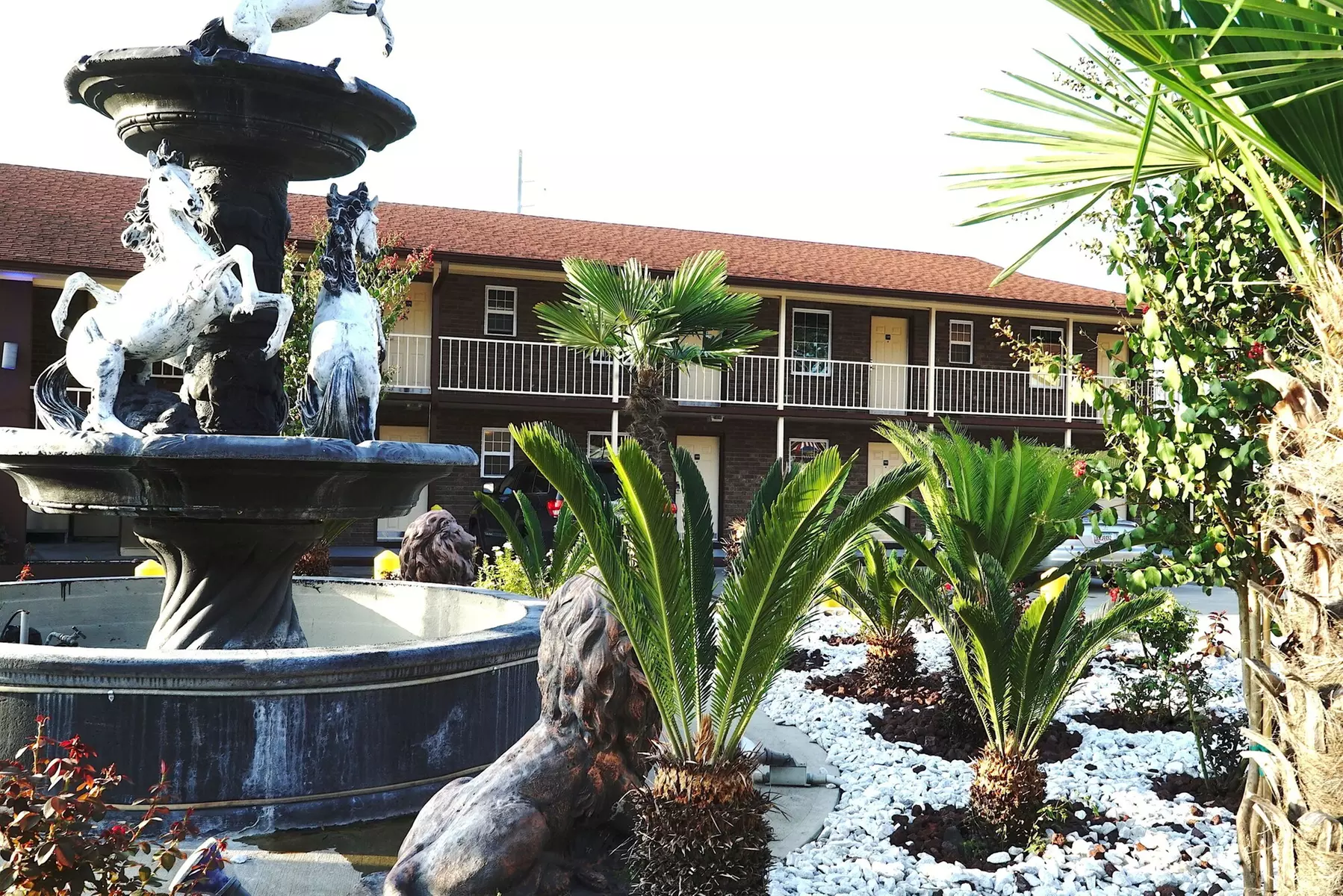 Savannah Inn and Suites - Primary Image