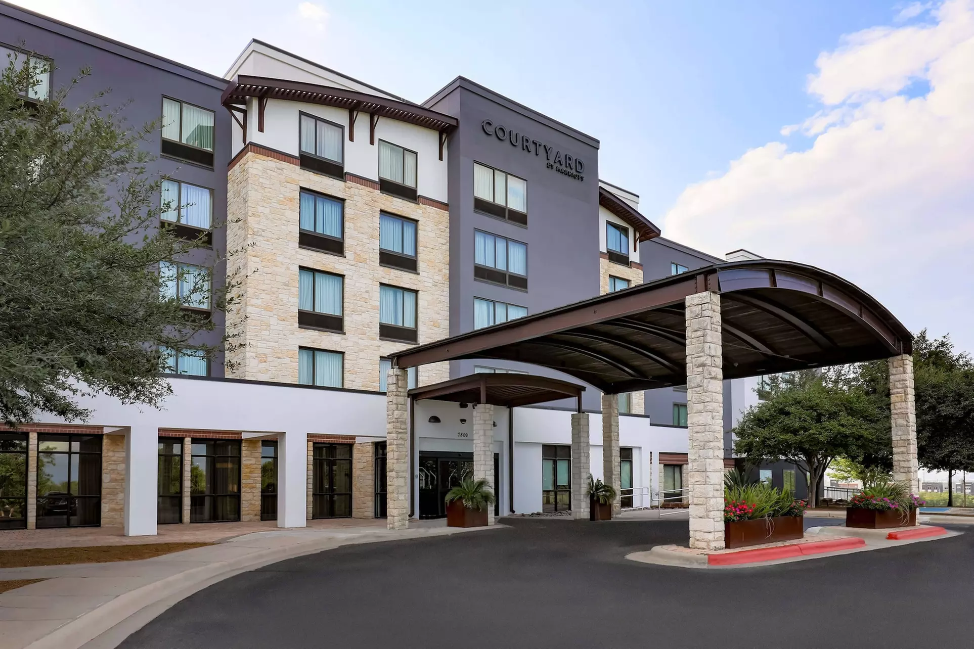 Courtyard by Marriott Austin Airport - Primary Image