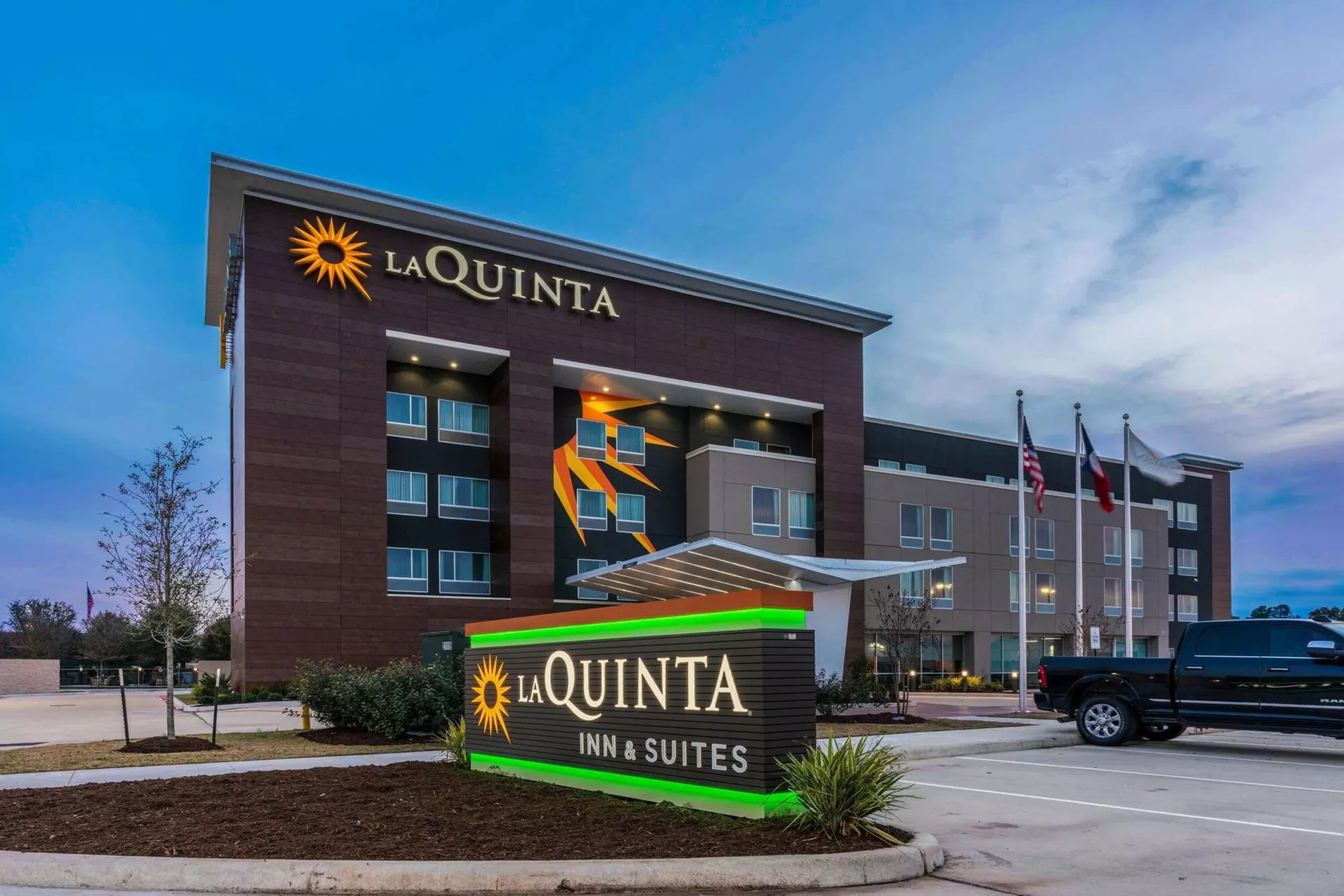 La Quinta Inn and Suites by Wyndham Houston Spring South - Primary Image