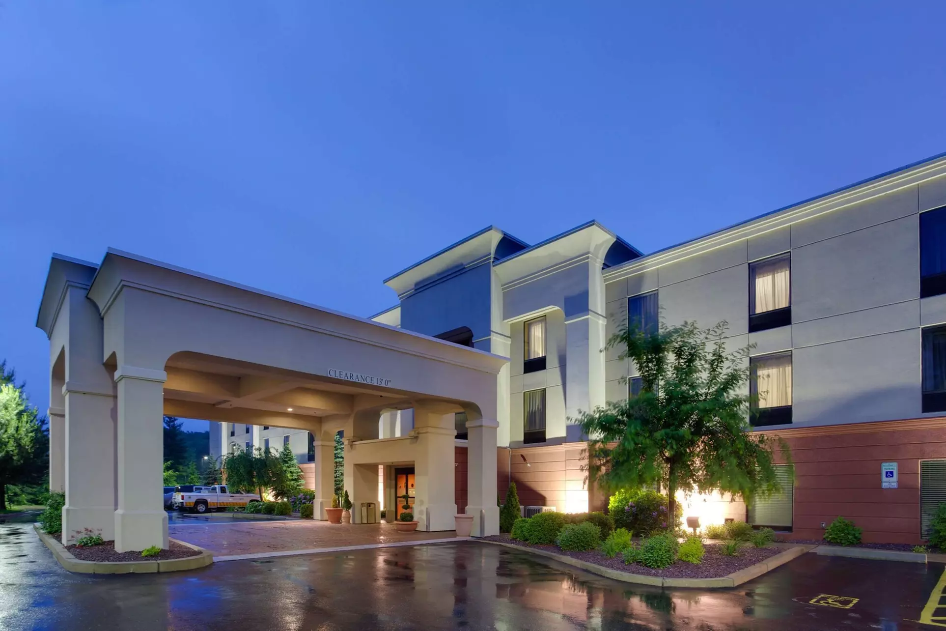 Hampton Inn Auburn - Primary Image