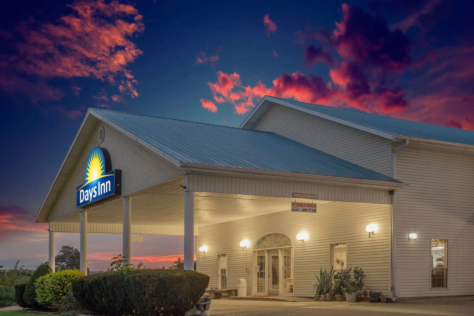 Days Inn by Wyndham Hardy - Primary Image