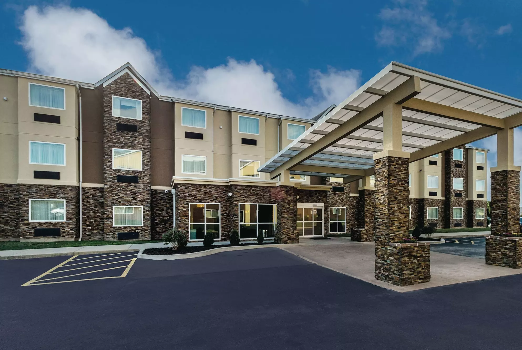 La Quinta Inn & Suites by Wyndham Collinsville - St. Louis
