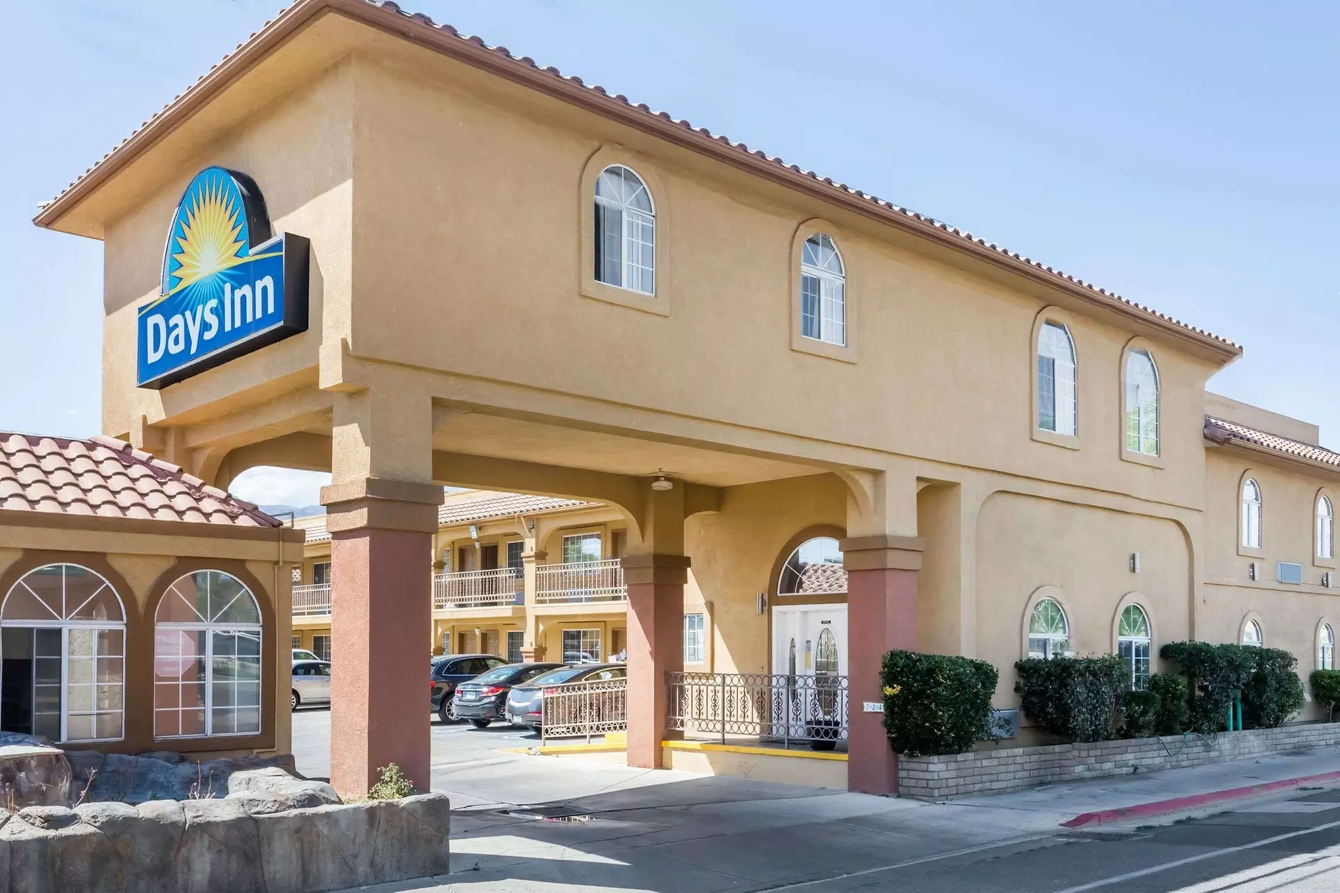 Days Inn by Wyndham Bishop - Primary Image