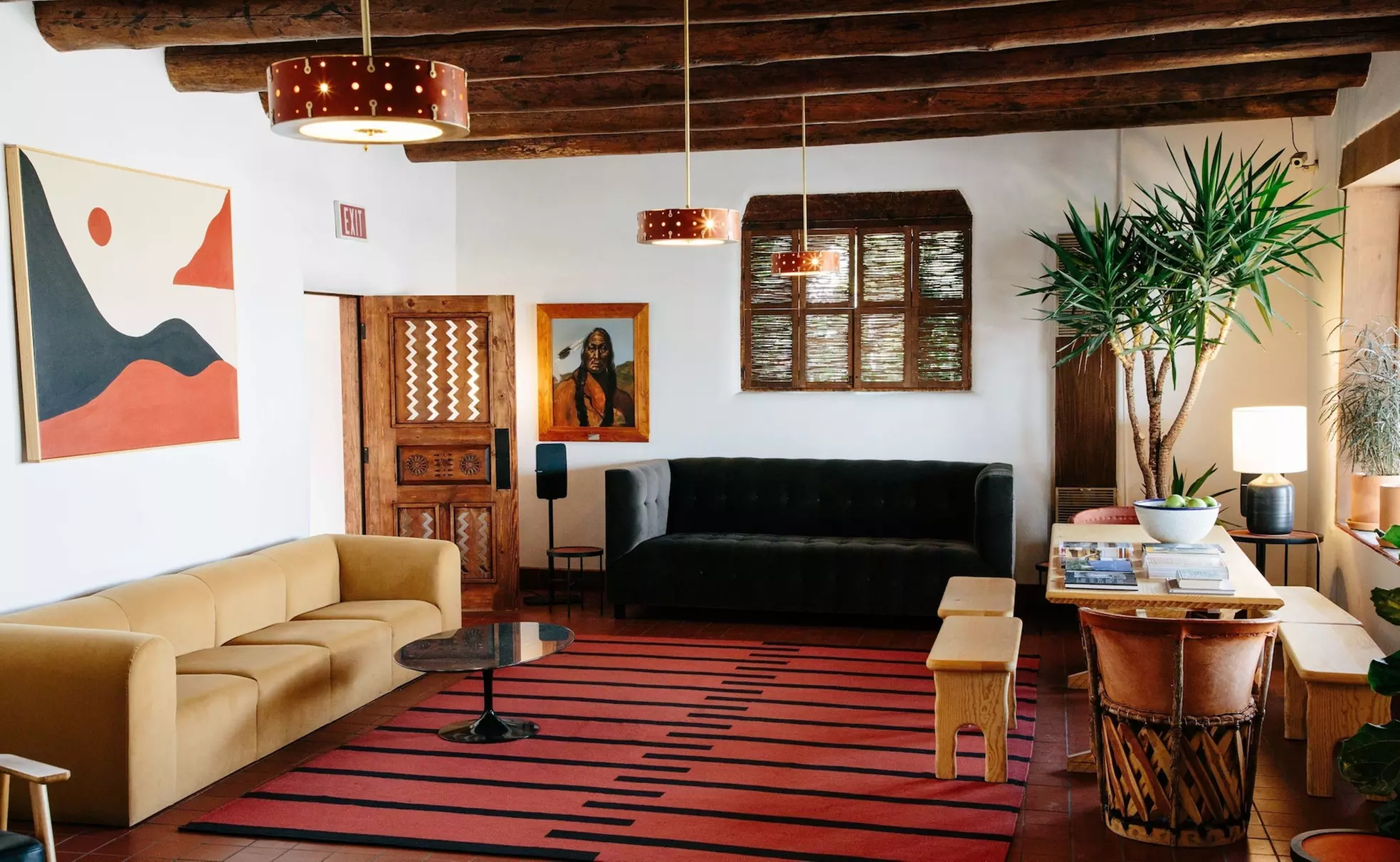 El Rey Court - Primary Image