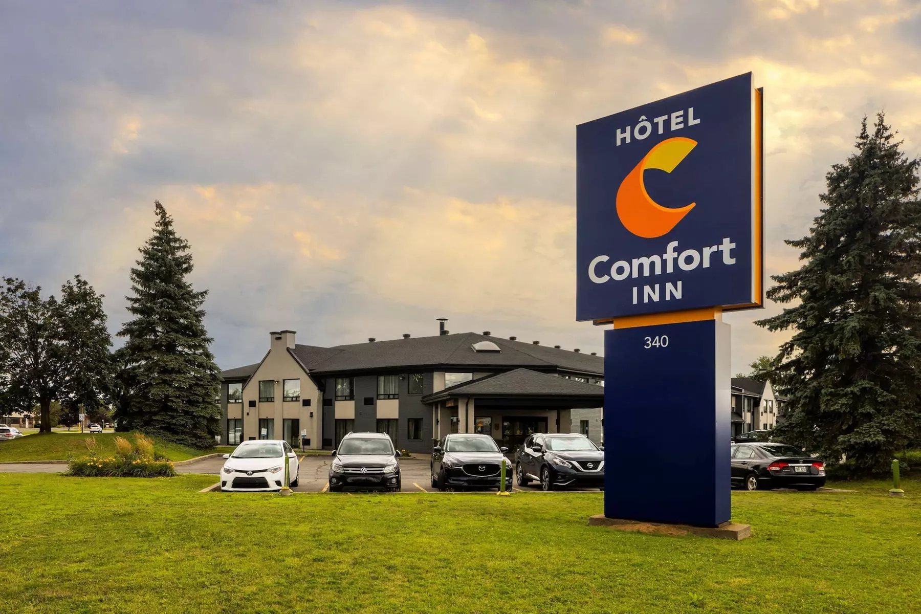 Comfort Inn Aéroport - Primary Image