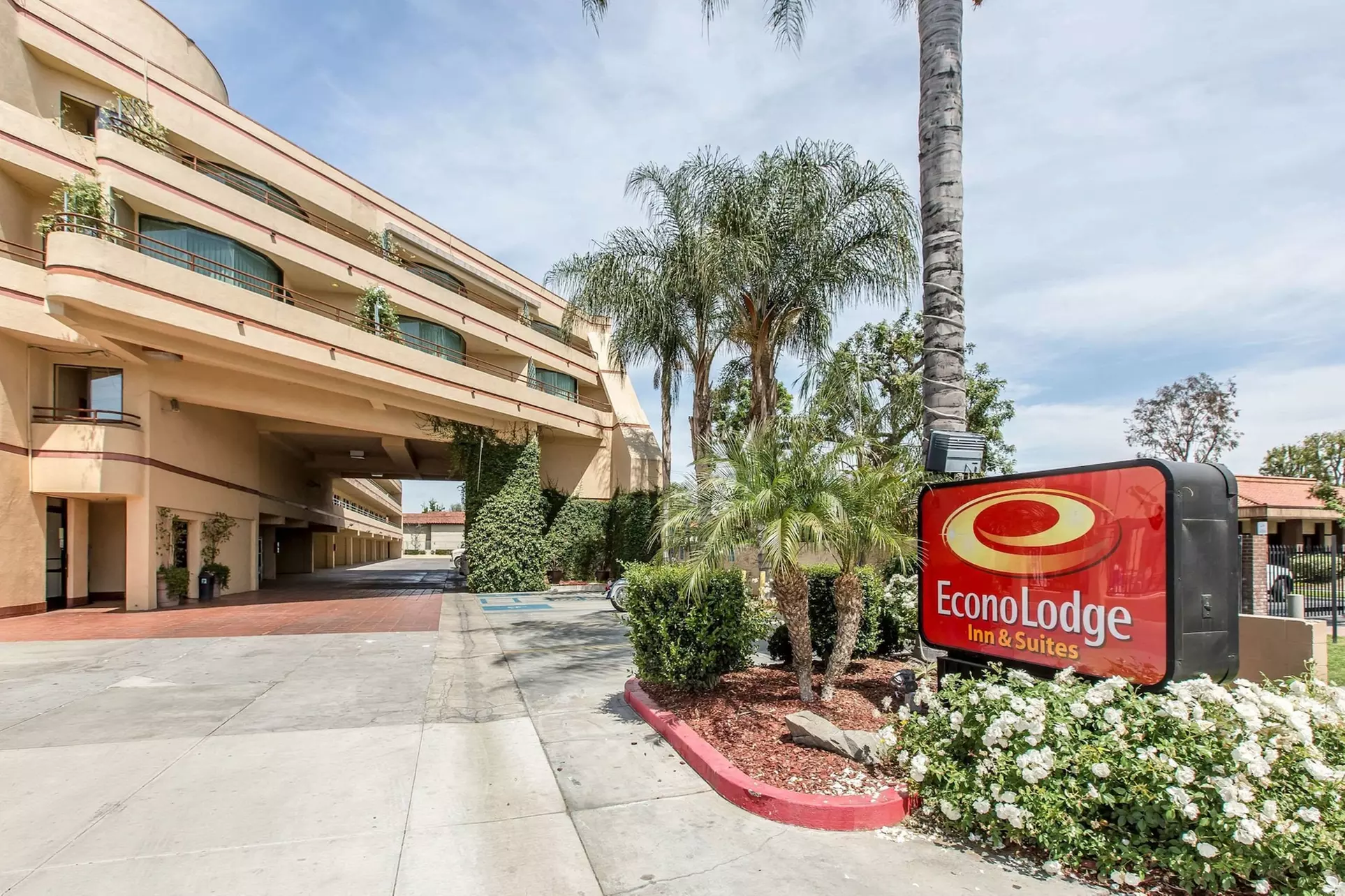 Econo Lodge Inn & Suites Riverside - Corona - Primary Image