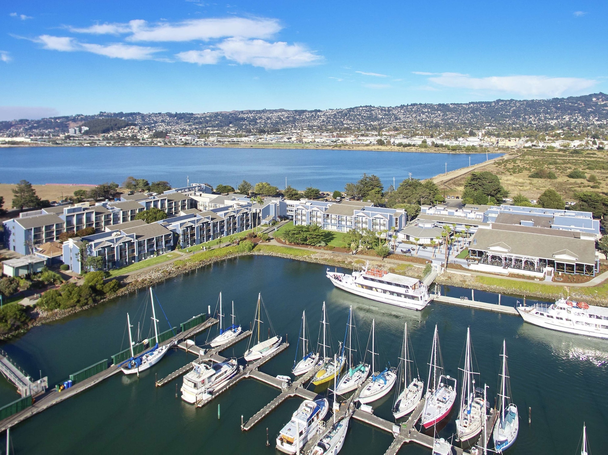 DoubleTree by Hilton Hotel Berkeley Marina