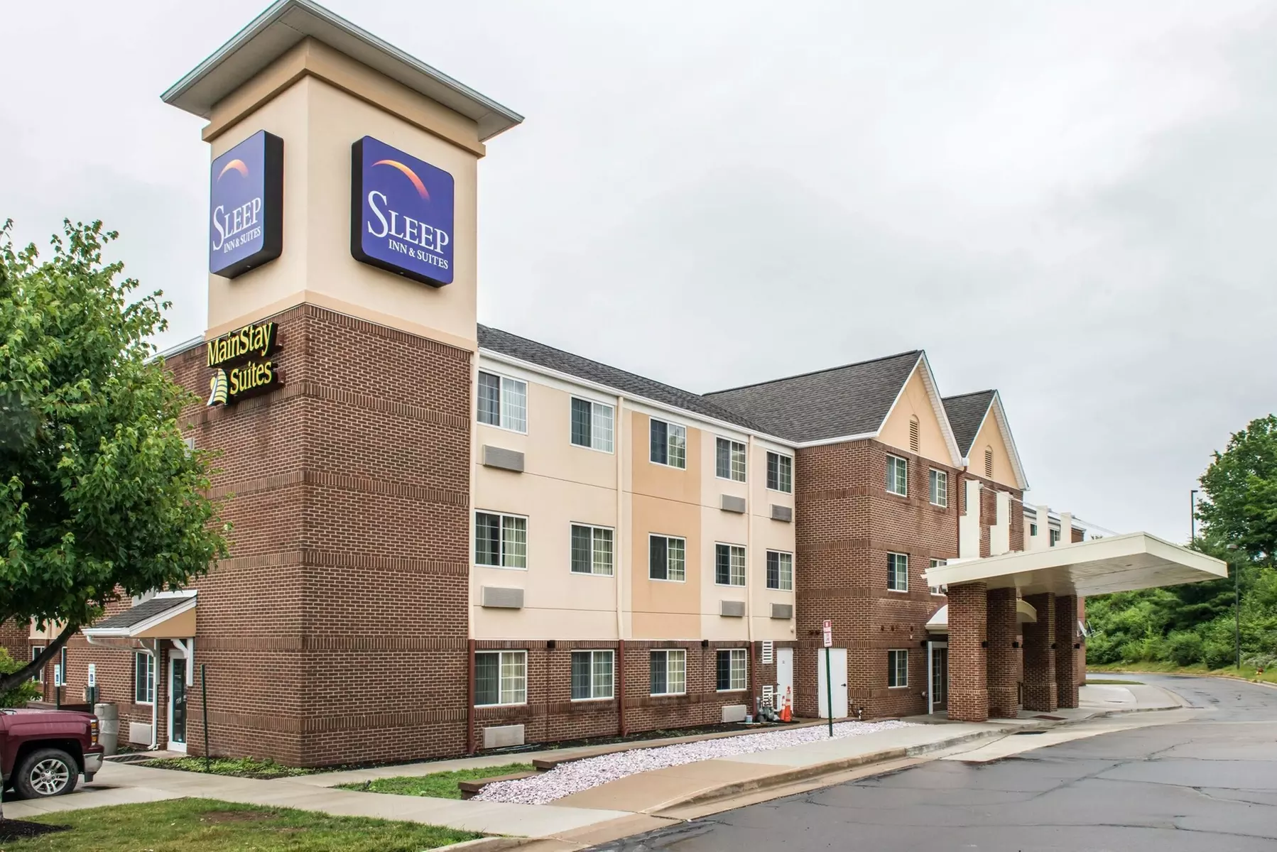 Sleep Inn & Suites Pittsburgh Airport - Primary Image