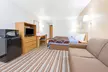 Super 8 by Wyndham Burlington - Second Medium