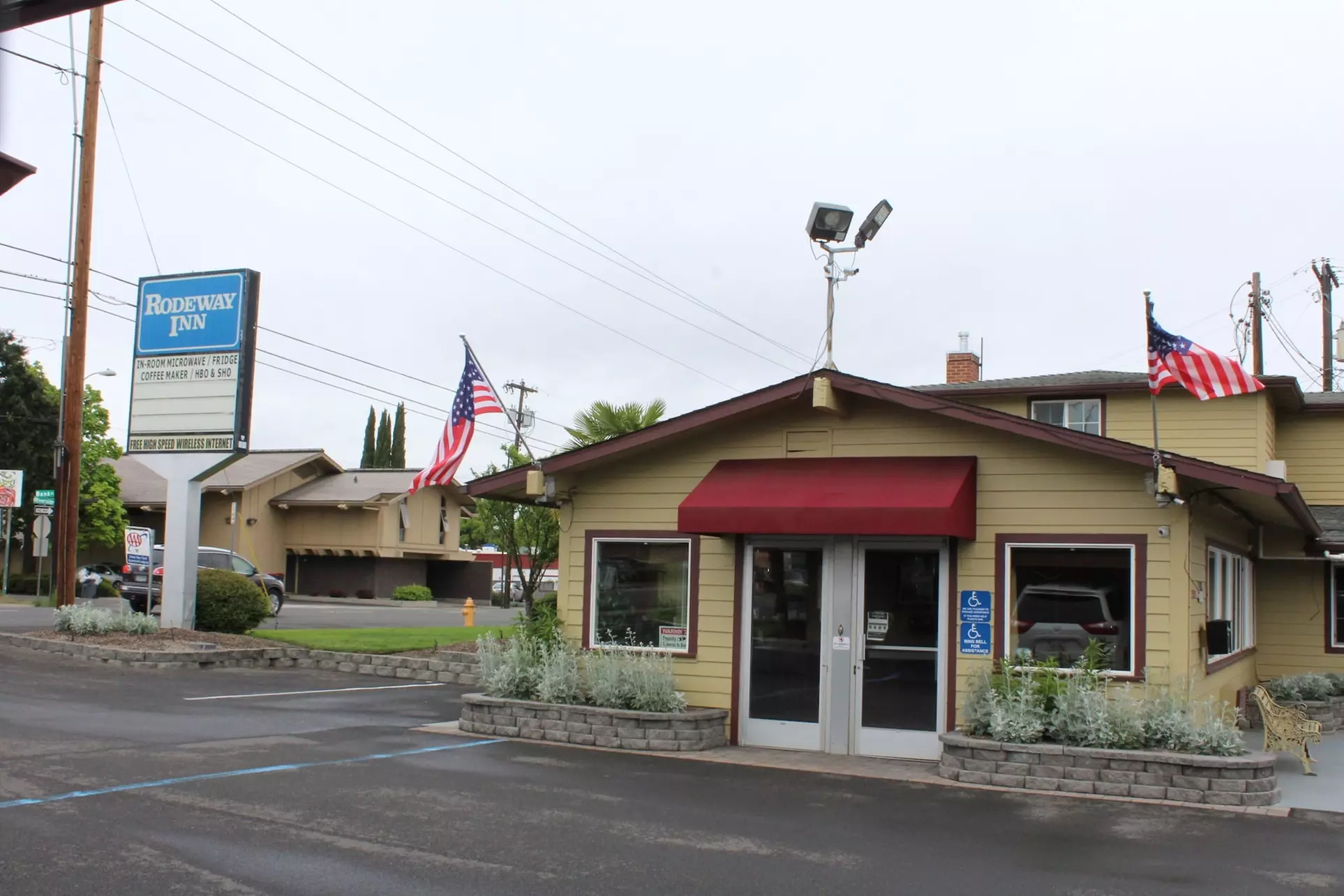 Rodeway Inn Medford South I-5 - Primary Image
