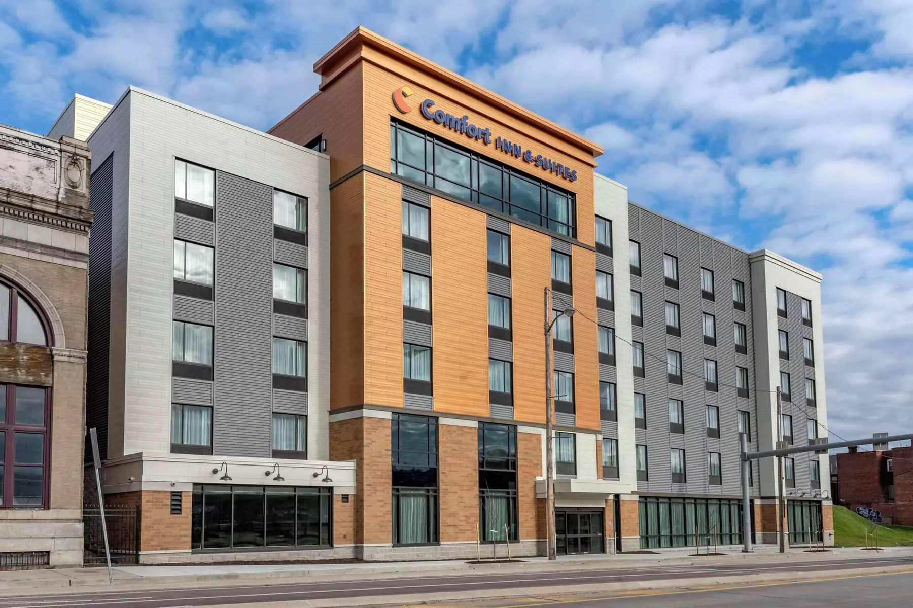 Comfort Inn & Suites Pittsburgh-Northshore - Primary Image