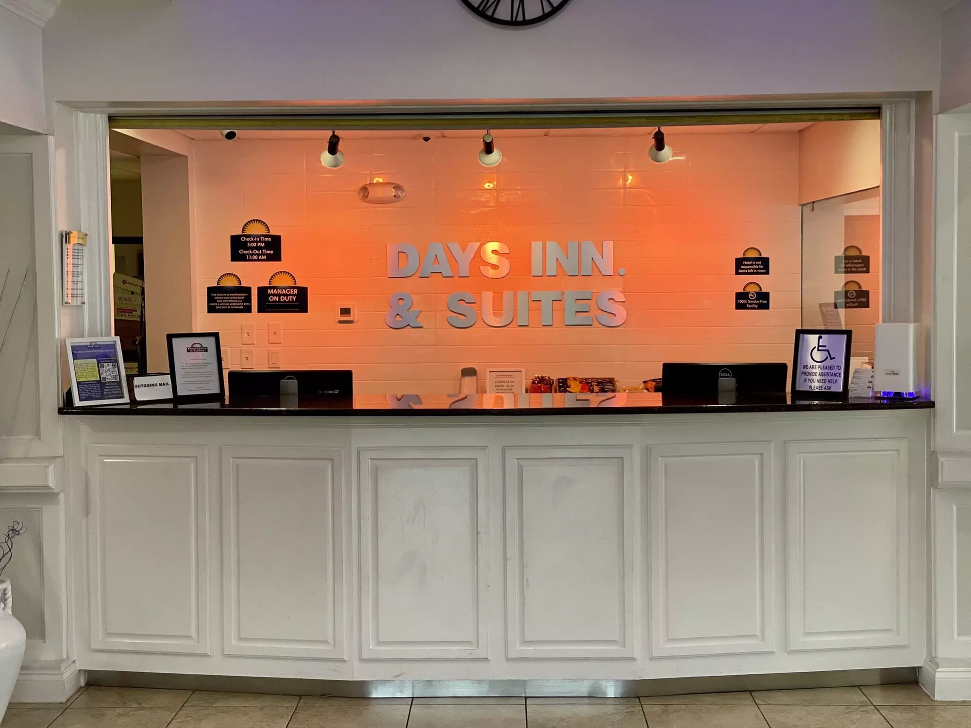 Days Inn & Suites by Wyndham Lakeland - Primary Image
