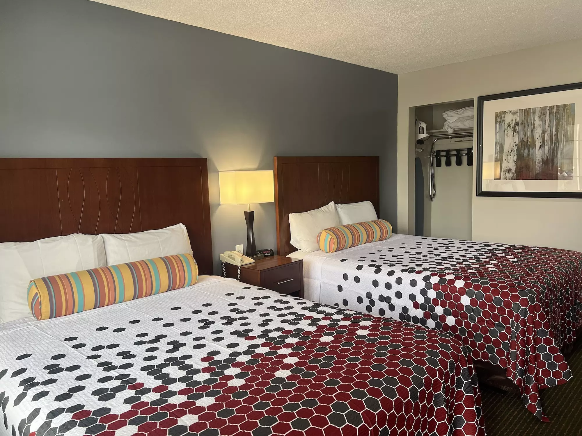 Travelers Inn Eugene University - Primary Image