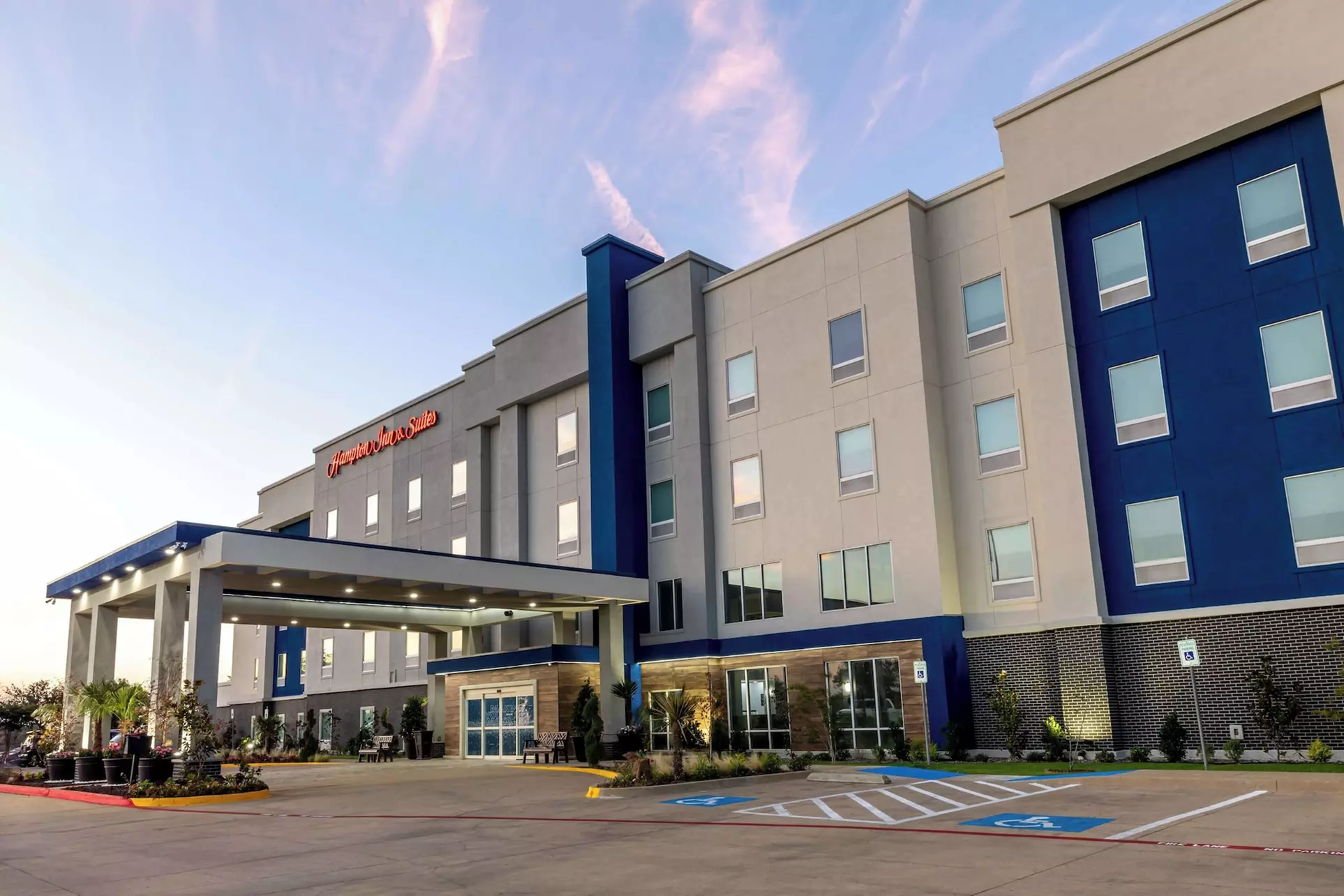 Hampton Inn & Suites Cleburne - Primary Image