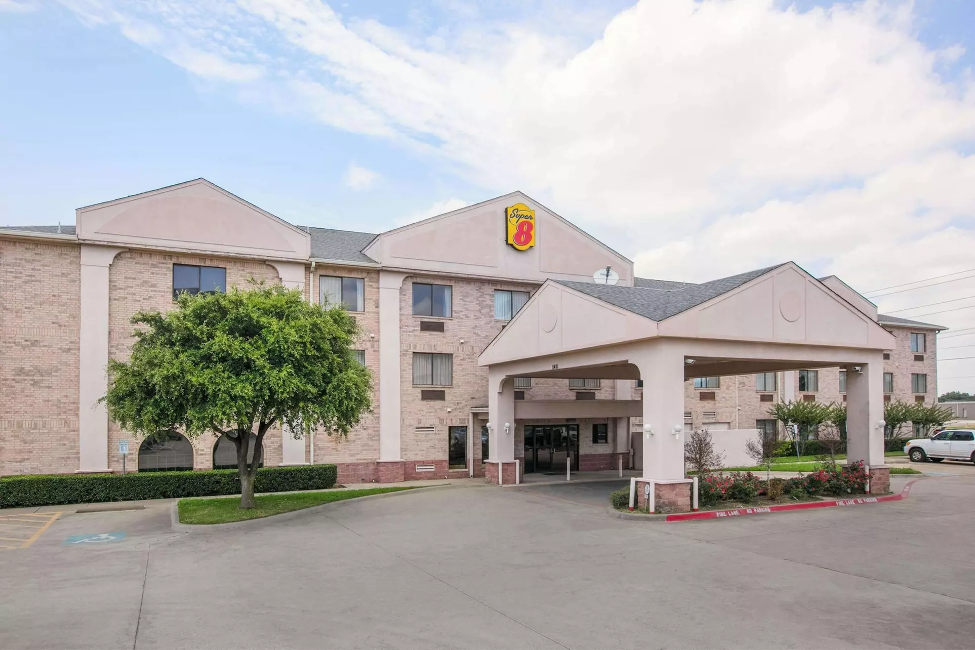 Super 8 by Wyndham Garland North Dallas Area - Primary Image