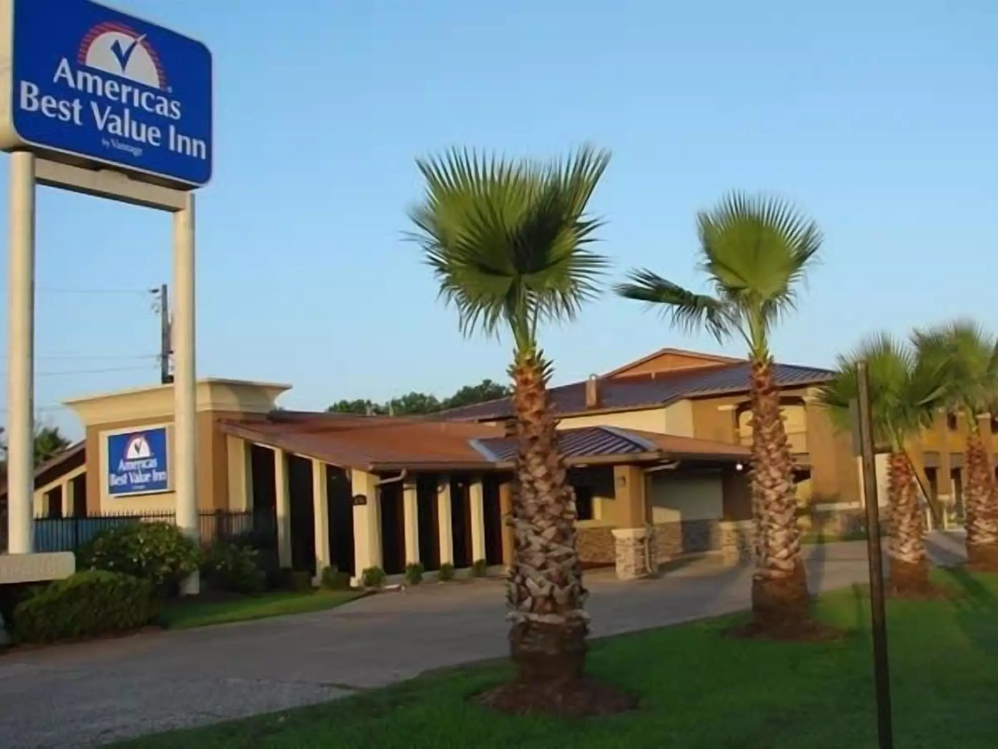 Americas Best Value Inn Angleton - Primary Image