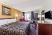 Days Inn by Wyndham Seymour - Second Medium