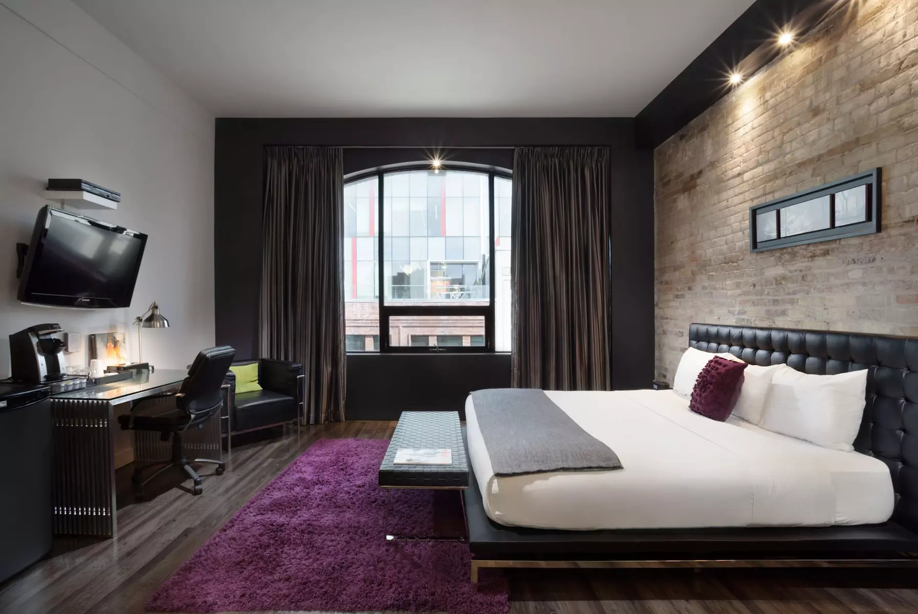 Hotel Metro - Primary Image