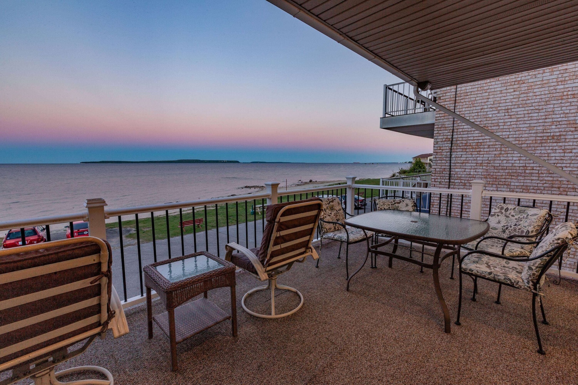 Days Inn & Suites by Wyndham St. Ignace Lakefront