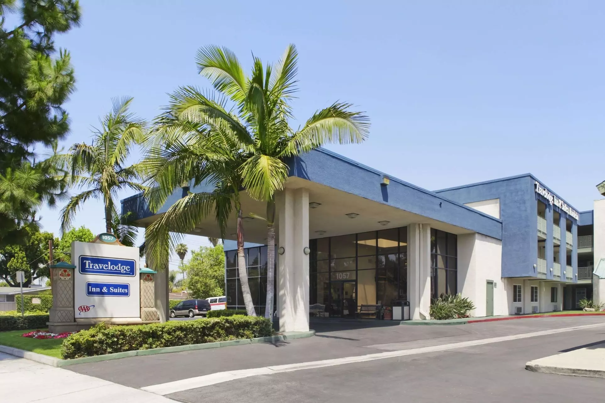 Travelodge Inn & Suites by Wyndham Anaheim on Disneyland Dr - Primary Image