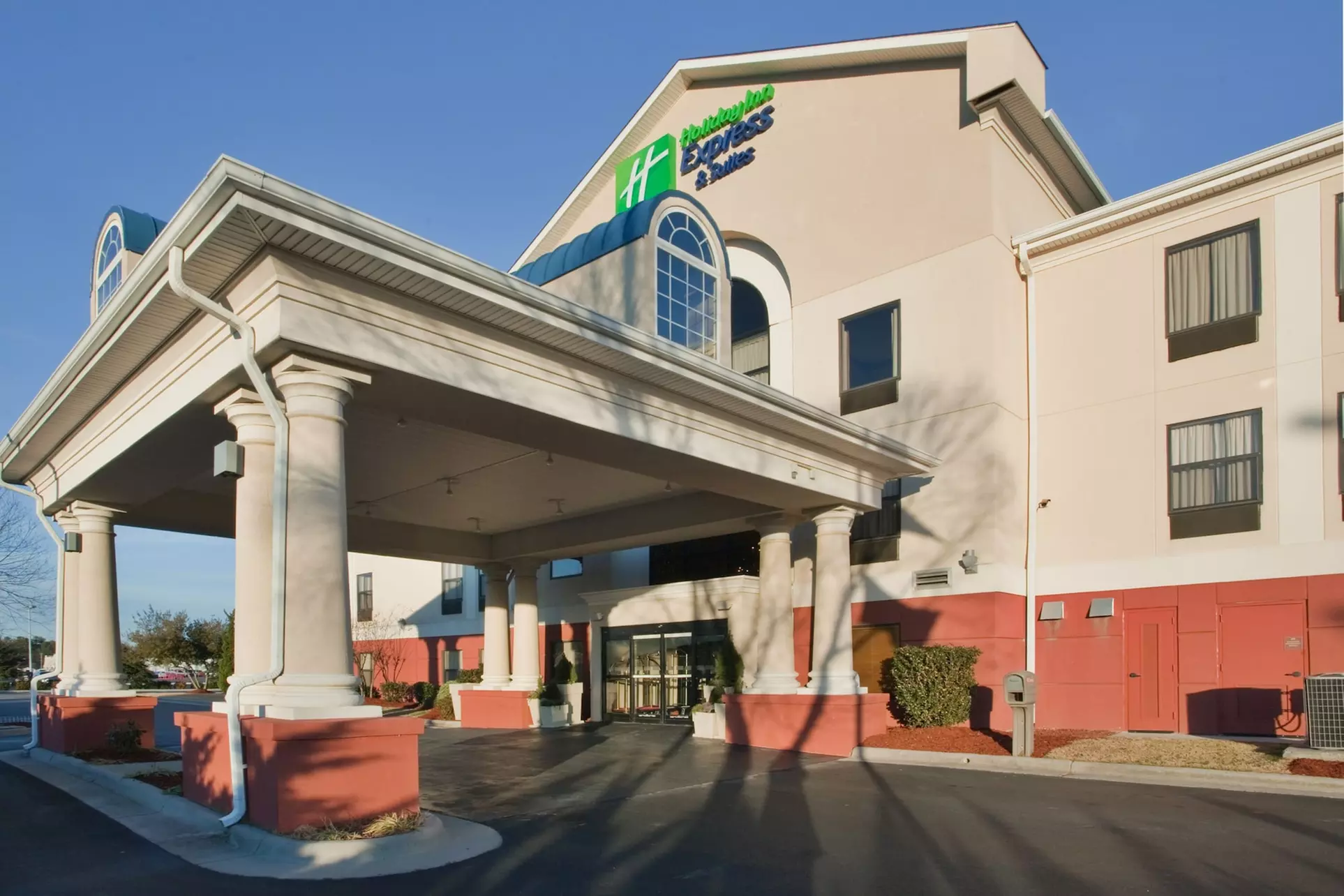 Holiday Inn Express Hotel & Suites Laurinburg by IHG - Primary Image