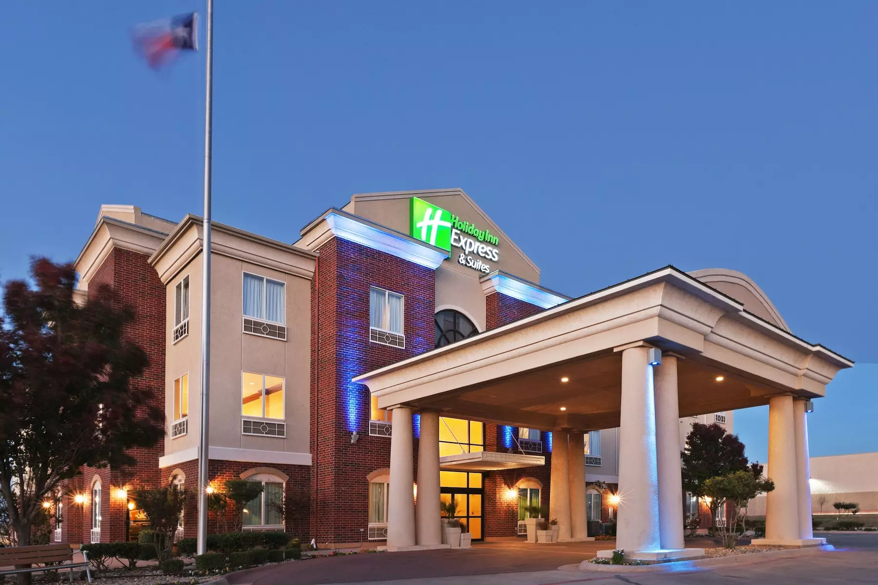 Holiday Inn Express & Suites by IHG - Primary Image
