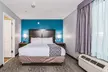 La Quinta Inn & Suites by Wyndham Tomball - Second Medium