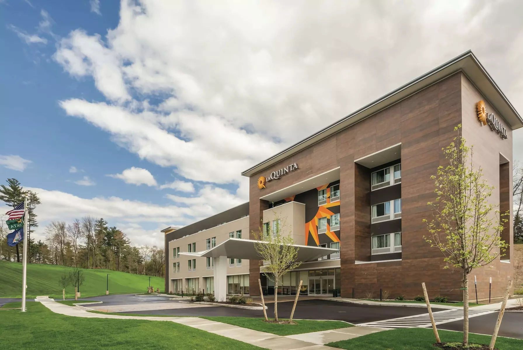 La Quinta Inn & Suites by Wyndham Clifton Park/Saratoga Area - Primary Image