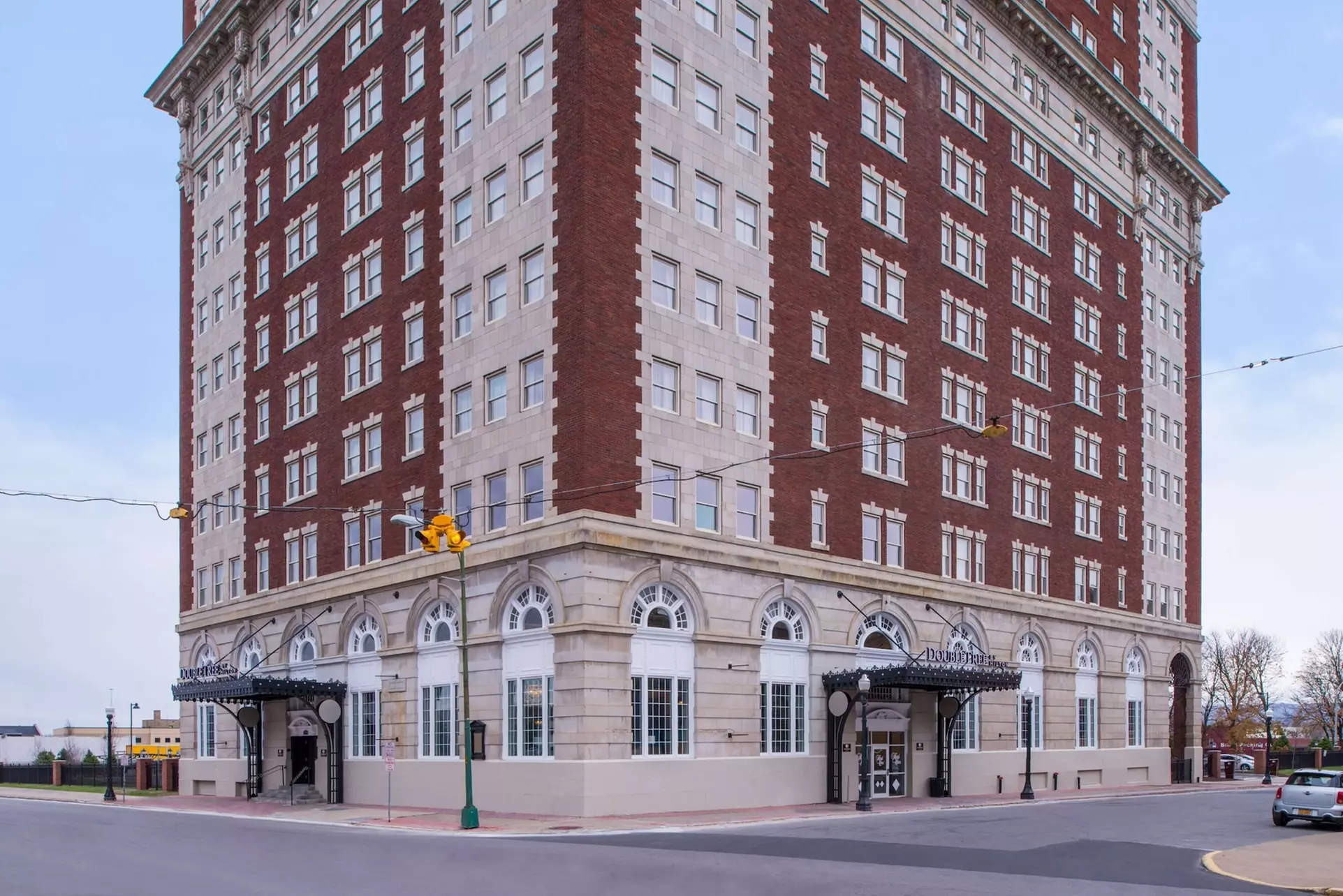 DoubleTree by Hilton Utica - Primary Image