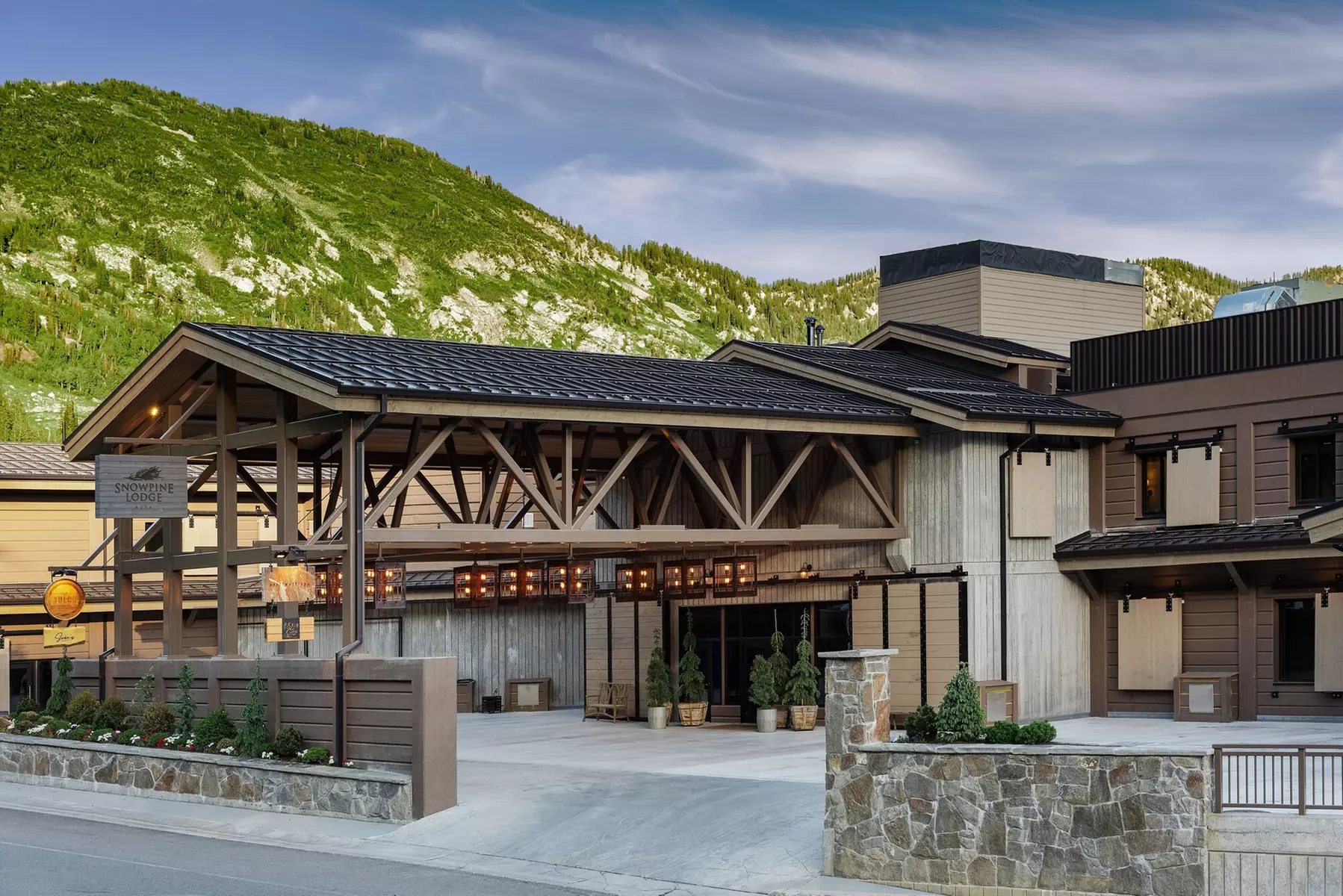 The Snowpine Lodge - Primary Image