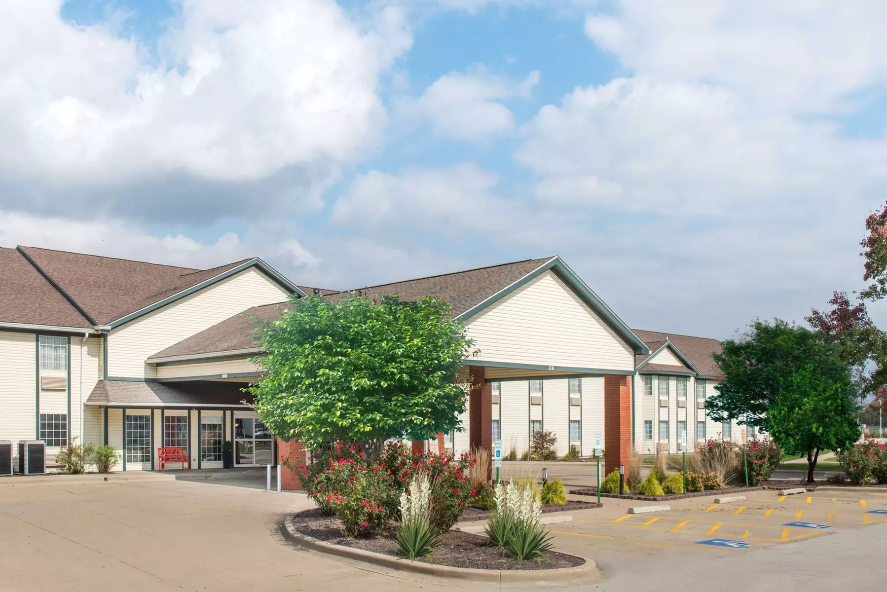 Ramada by Wyndham Springfield North - Primary Image