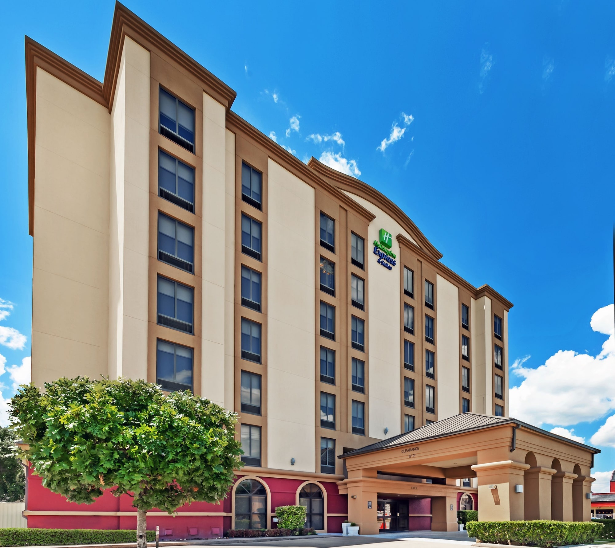Holiday Inn Express & Suites Houston - Memorial Park Area by IHG - Primary Image