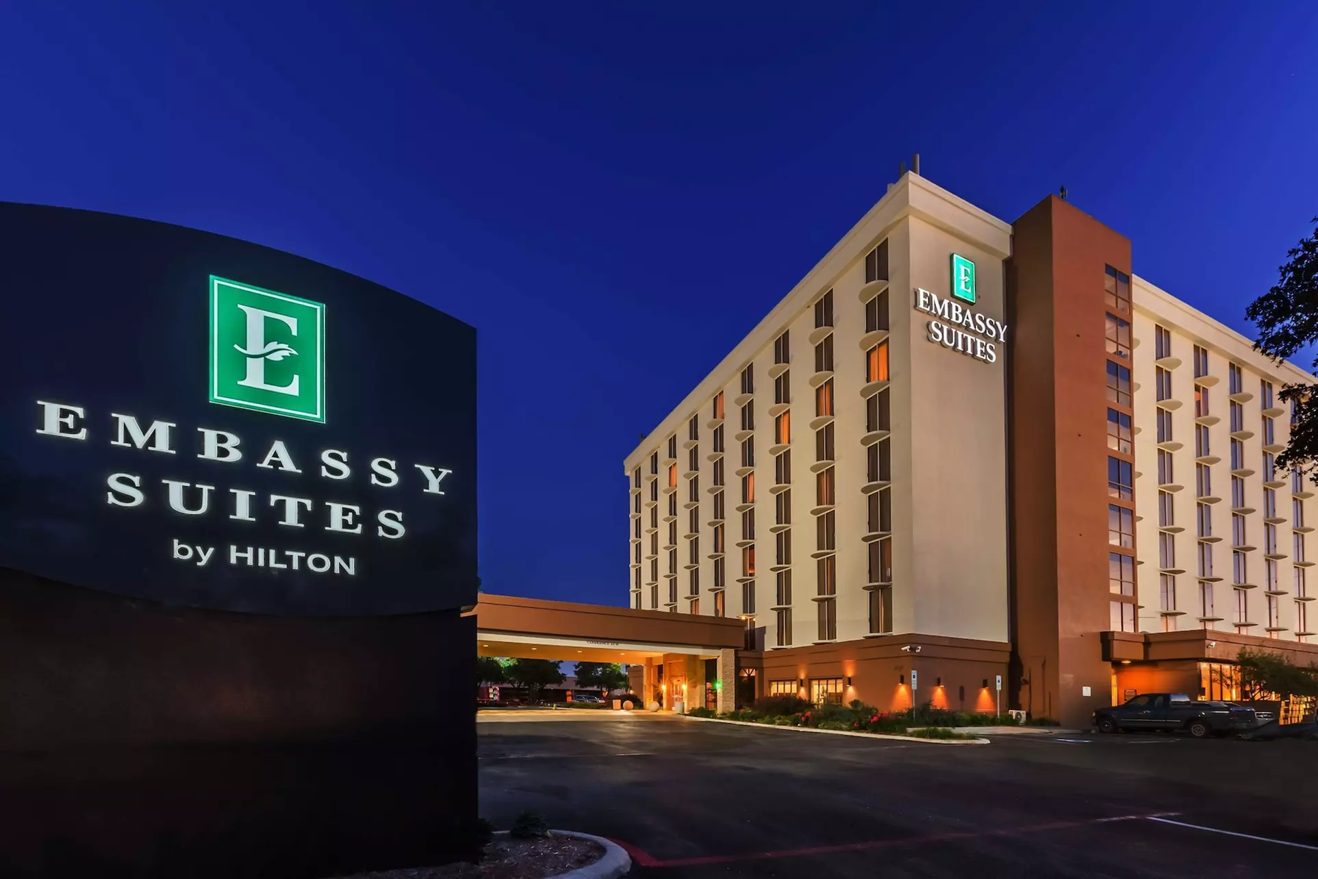 Embassy Suites by Hilton Dallas Market Center - Primary Image