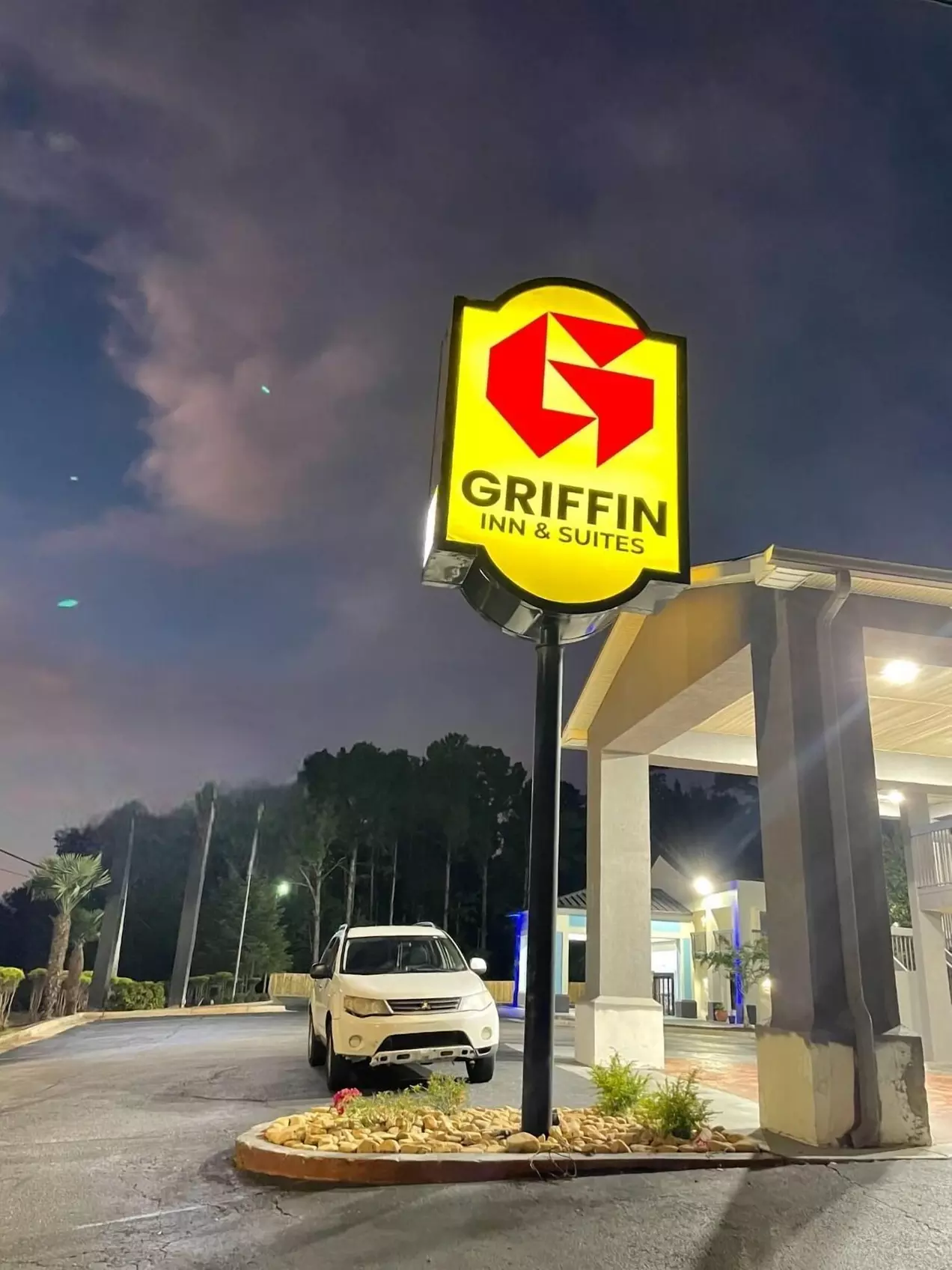 Griffin Inn and Suites - Primary Image