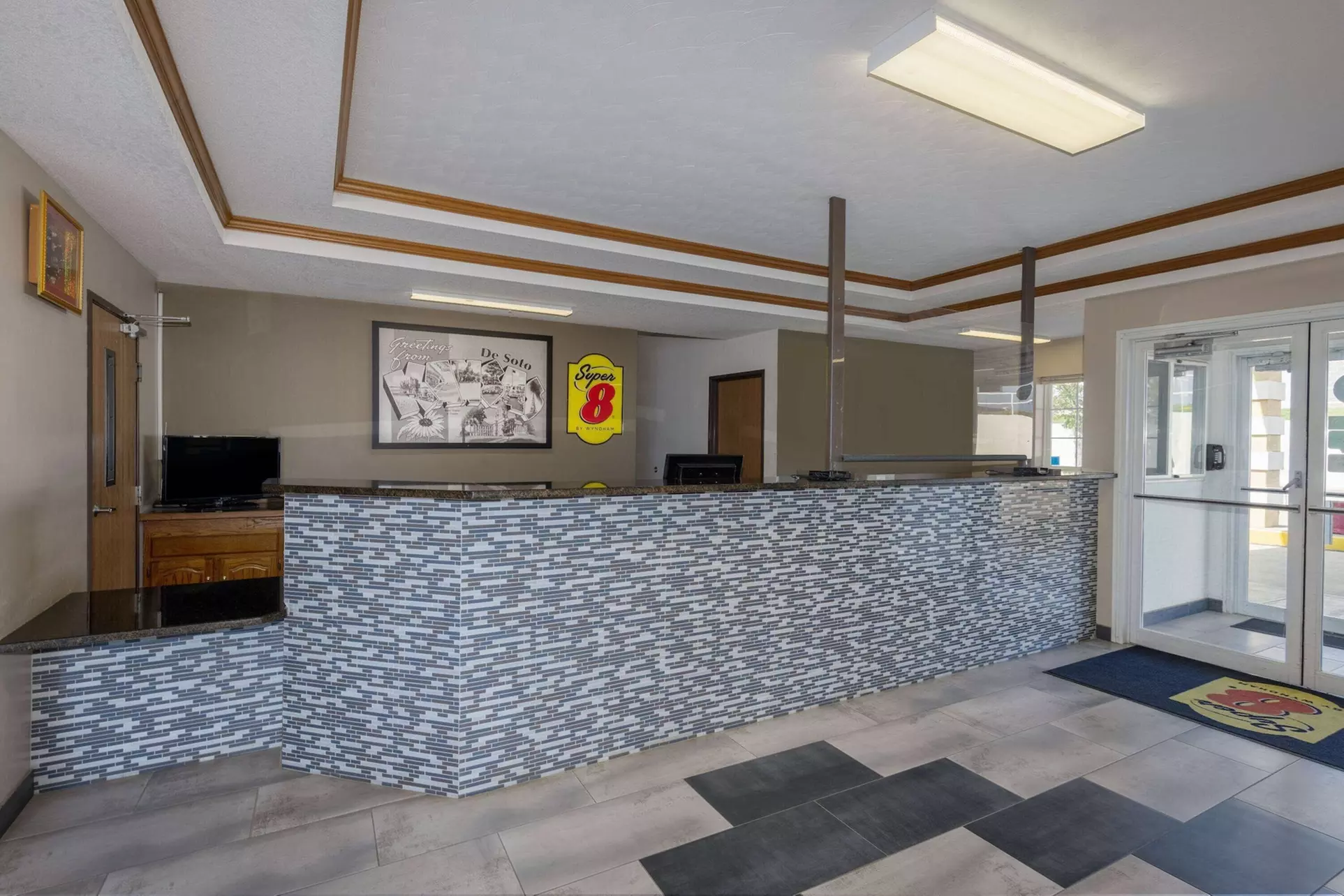Super 8 by Wyndham De Soto - Primary Image
