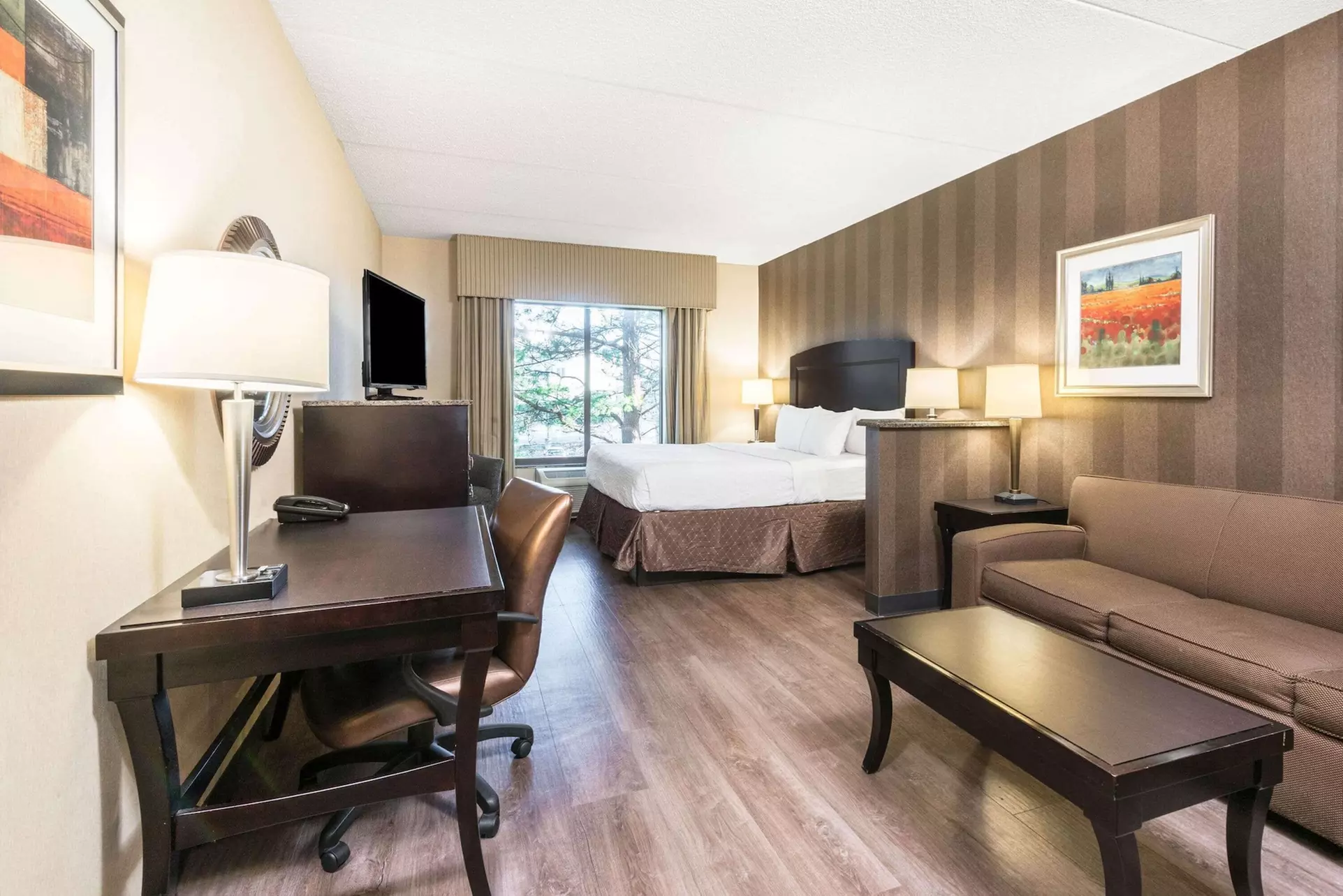 La Quinta Inn & Suites by Wyndham Bel Air/I-95 Exit 77A - Primary Image
