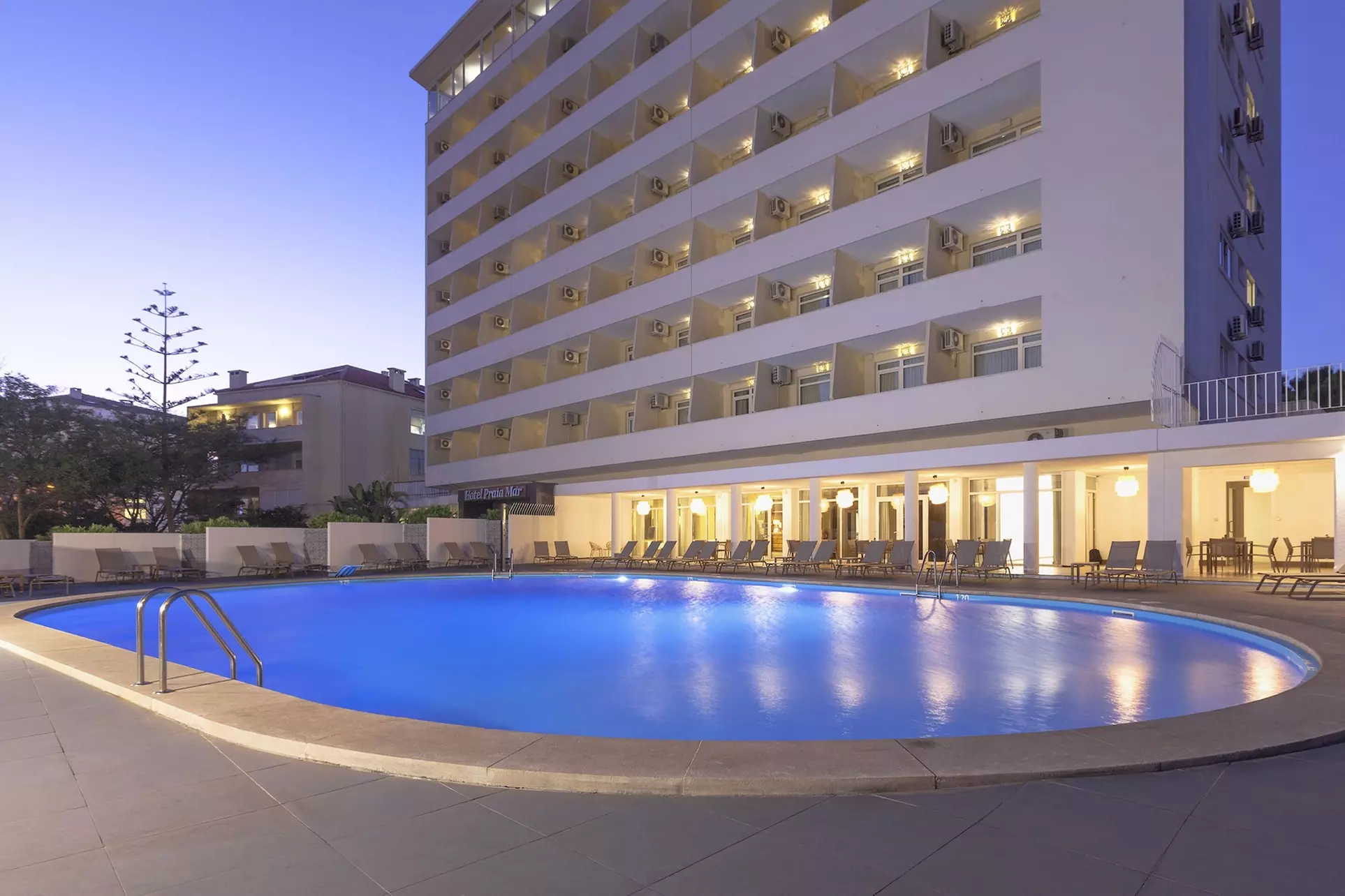 Carcavelos Beach Hotel - Primary Image