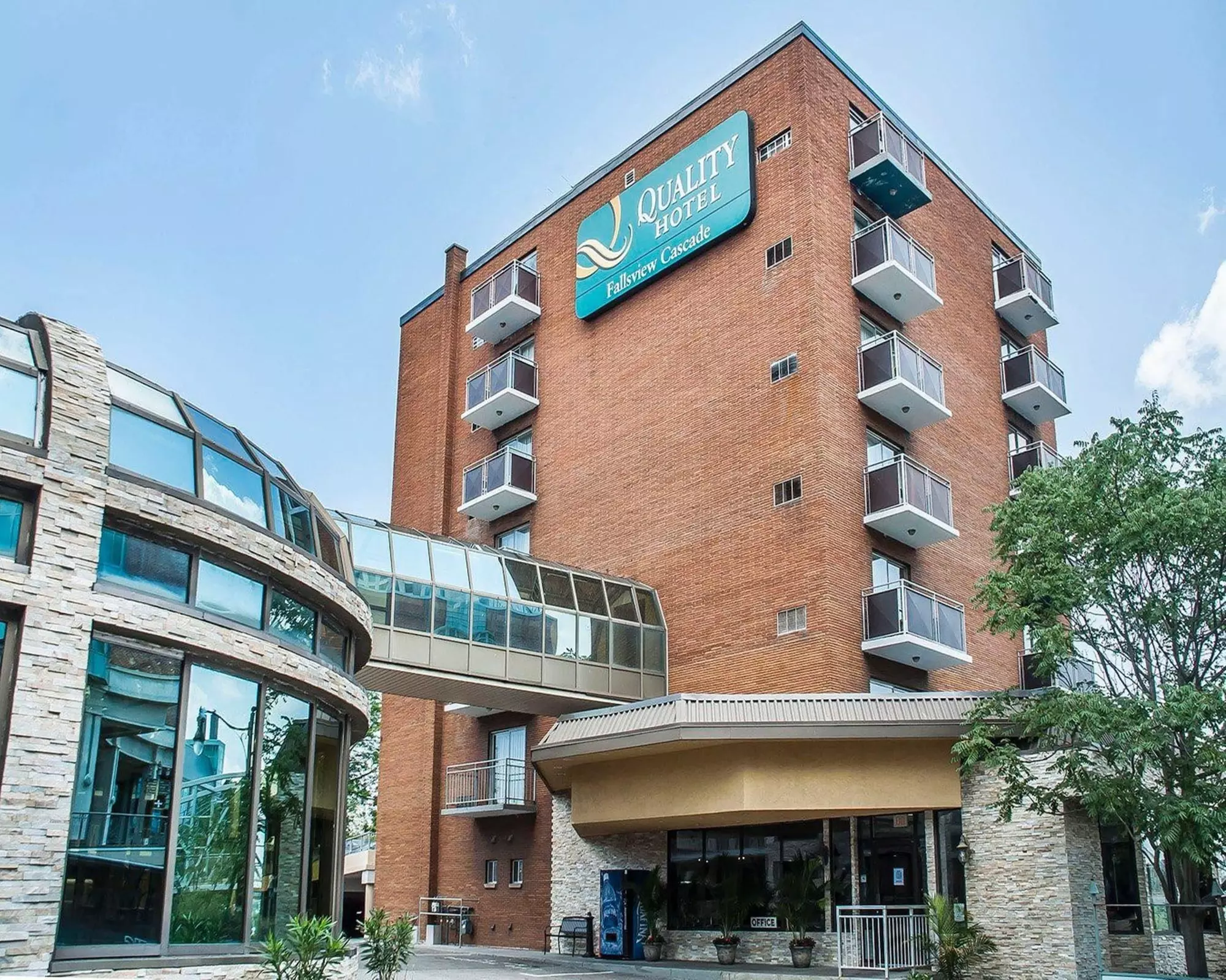 Quality Hotel Fallsview Cascade - Primary Image