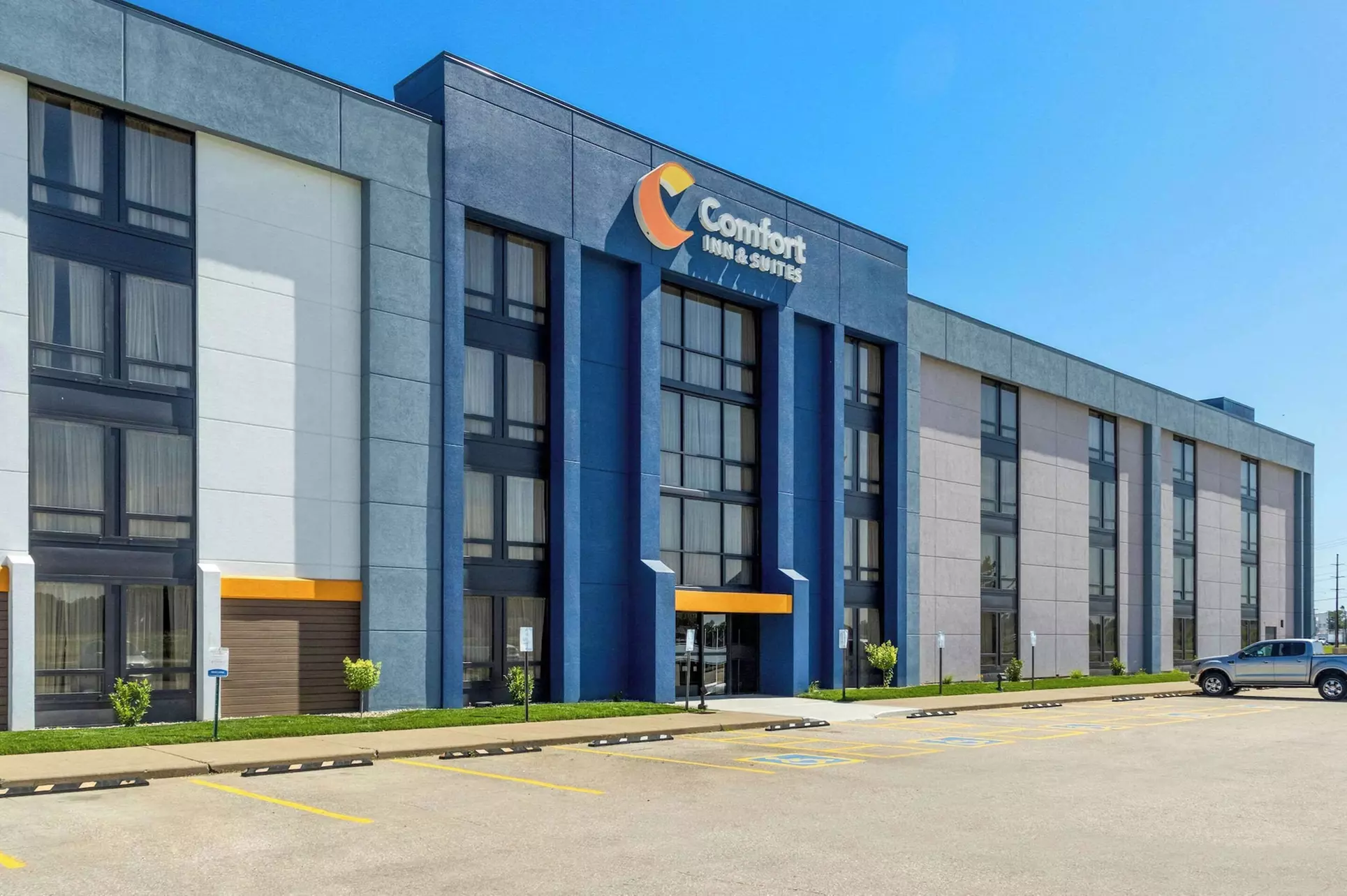 Comfort Inn & Suites Evansville Airport - Primary Image
