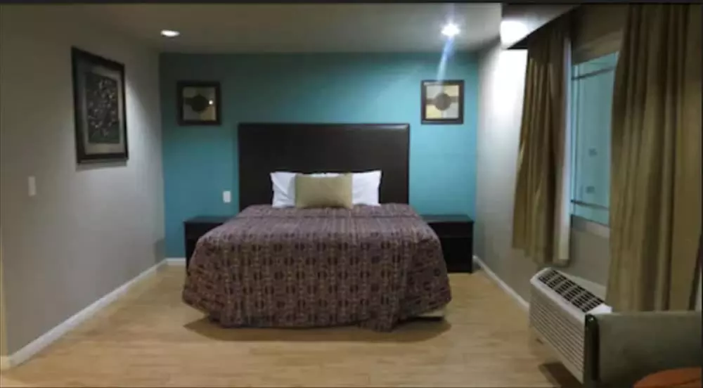 Rocky Inn - Primary Image